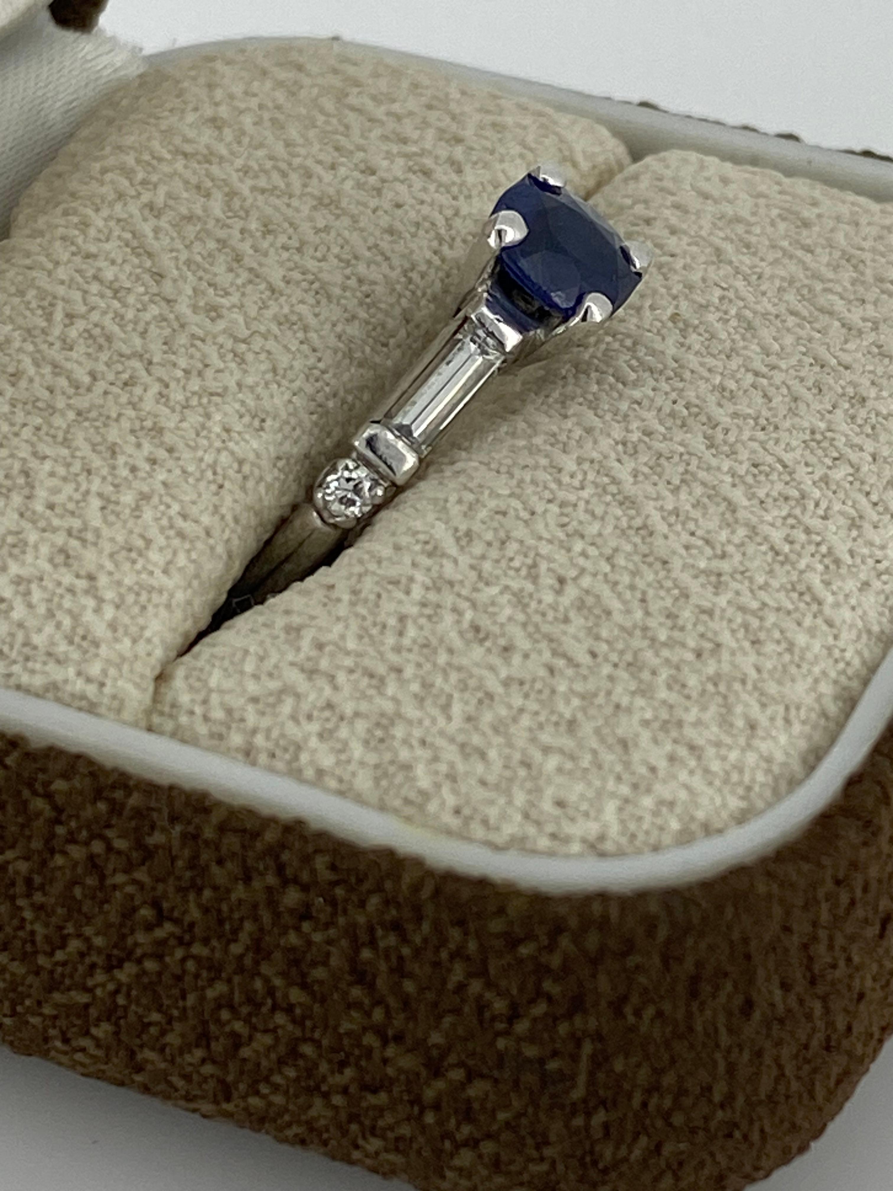 0.60ct Ceylon (Sri Lankan) Sapphire & Tapered Baguette Diamond Ring in Platinum In Excellent Condition For Sale In MELBOURNE, AU