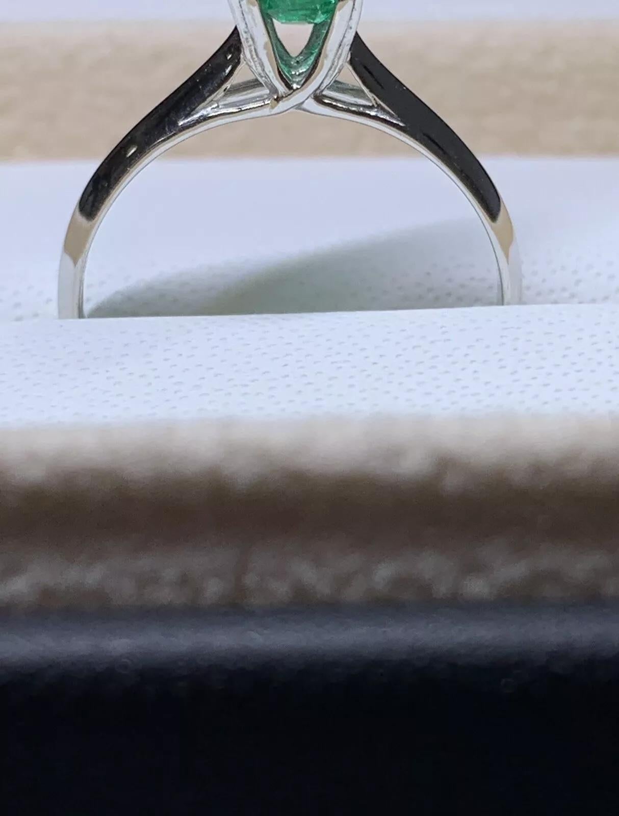 0.60ct Colombian green emerald engagement ring 18ct white gold. In New Condition For Sale In London, GB