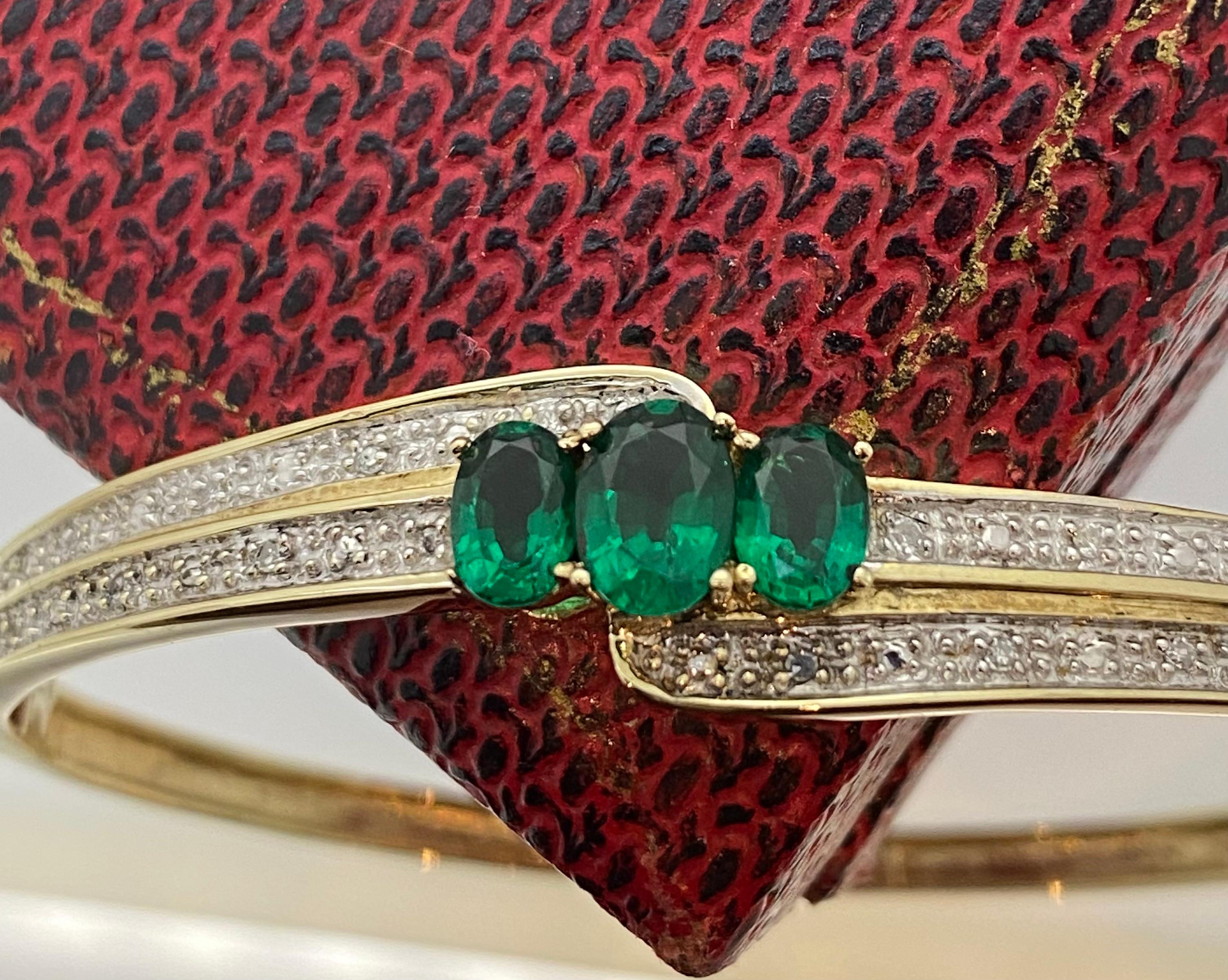 0.60ct Diamond, 2.00ct Gilson Emerald, 9K Yellow Gold Vintage Bangle, 19cm -7.5