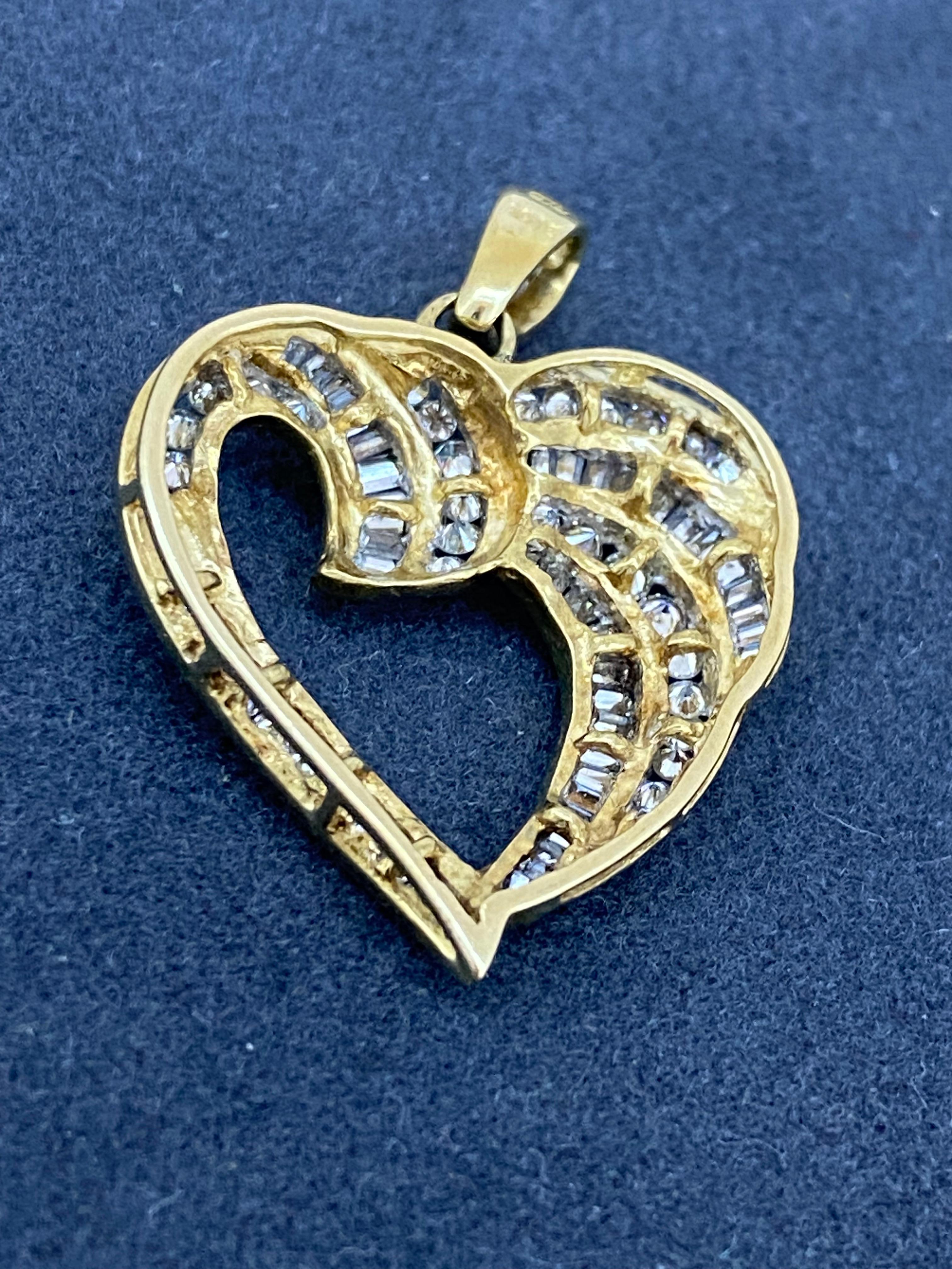 0.60ct Diamond (Baguette & Round) Heart-Shaped Vintage Pendant in 9K Yellow Gold In Excellent Condition For Sale In MELBOURNE, AU