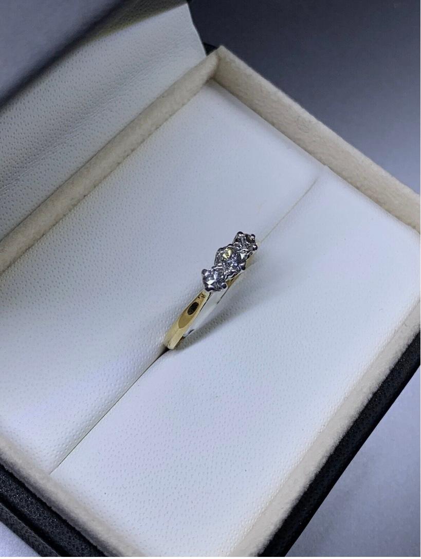 Round Cut 0.60ct Diamond chunky trilogy engagement ring 18ct yellow gold For Sale