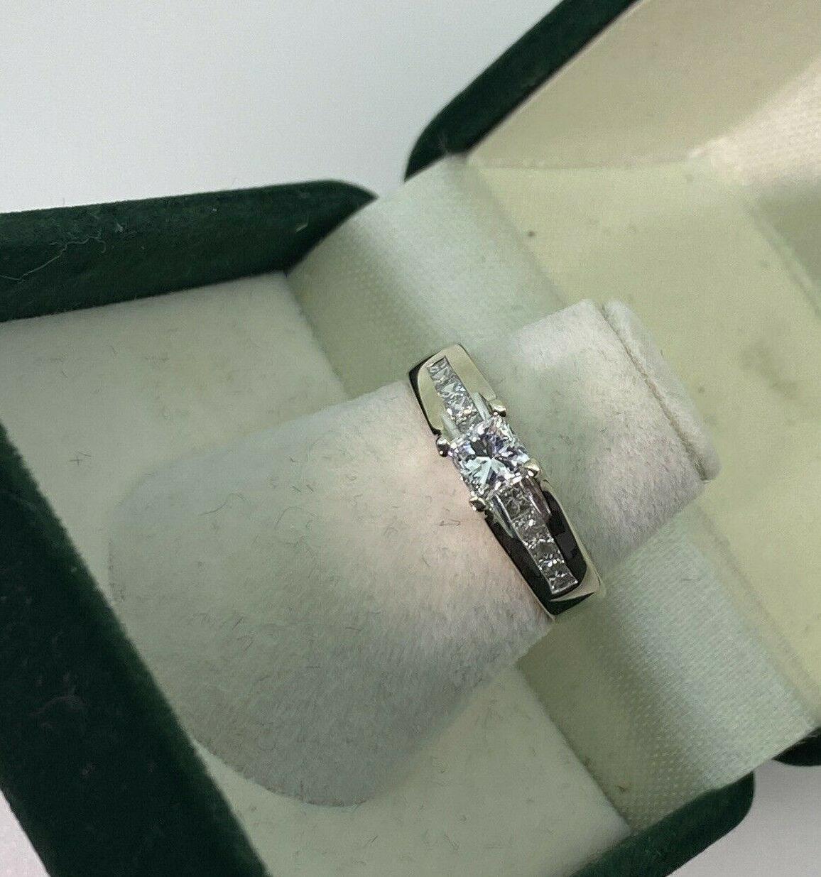 0,60 Karat Diamantring mit Prinzessinnenschliff (F/VS) aus 18 Karat Weißgold. Wert: $5250! im Angebot 2