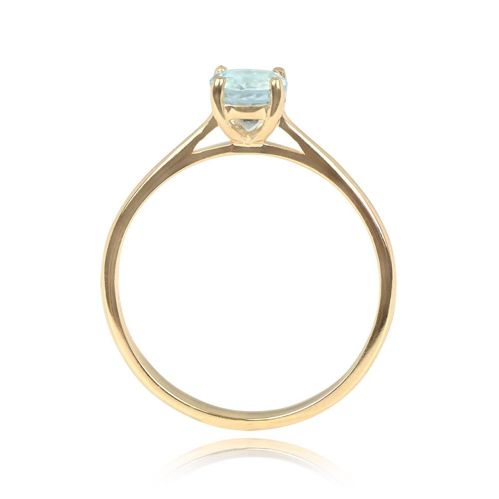 0.60ct Round Cut Aquamarine Solitaire Engagement Ring, 18k Yellow Gold In Excellent Condition In New York, NY