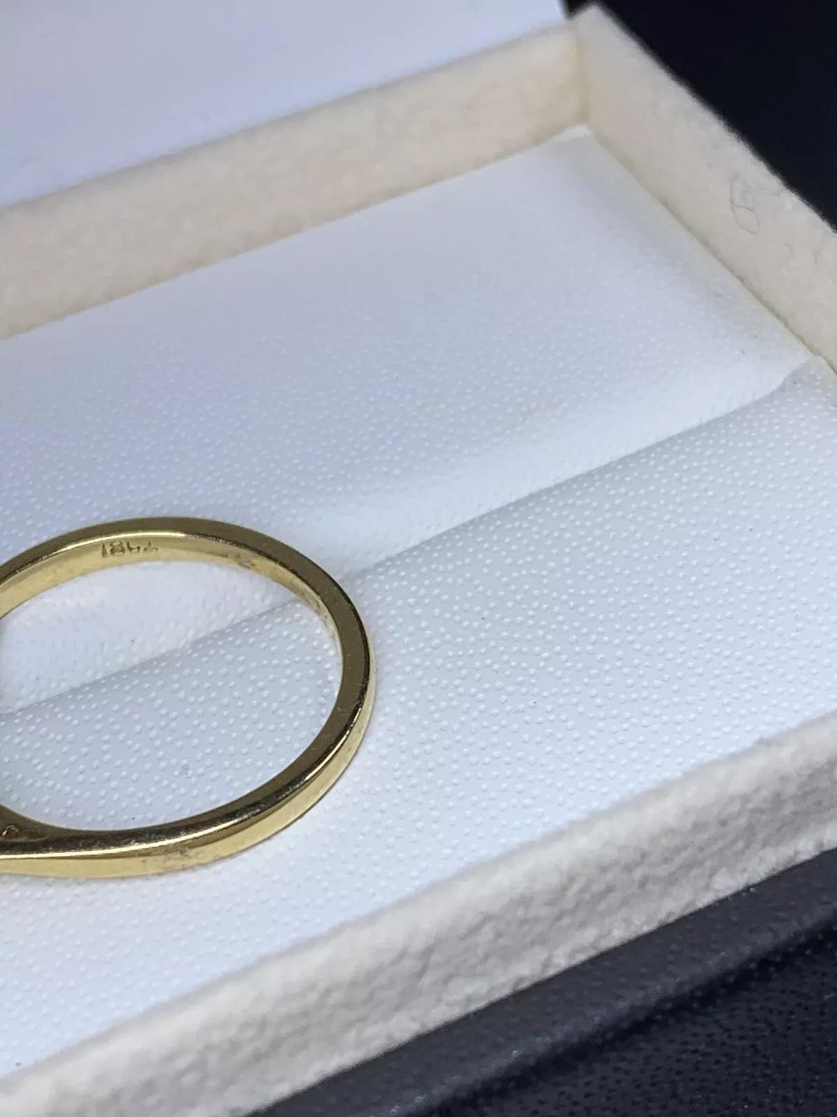 0.60ct Bague de fiançailles trilogie en or jaune 18k avec diamant rond. Unisexe en vente