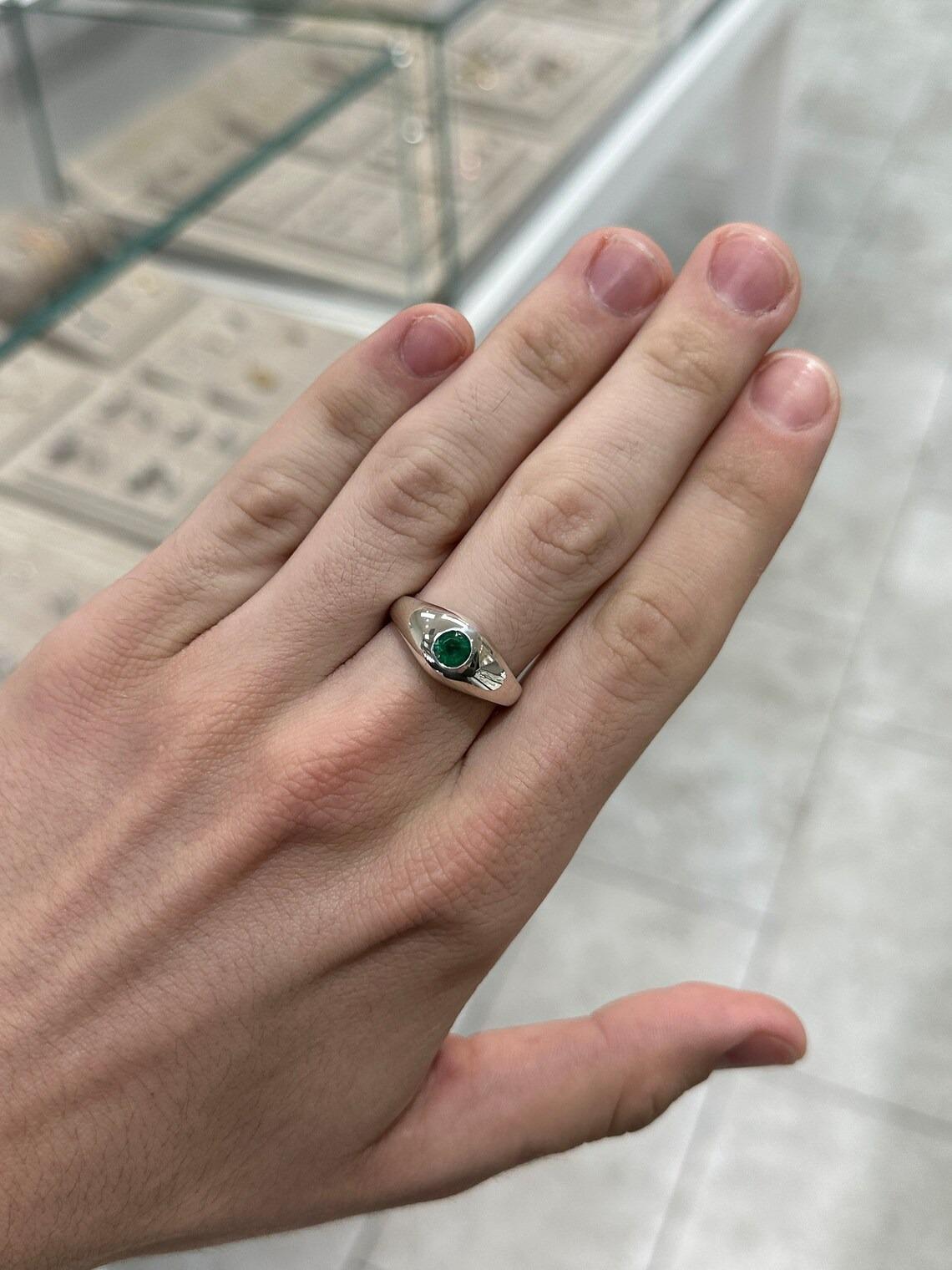 Modern 0.60ct SS Medium Dark Green Round Natural Emerald Solitaire Bezel Men's Ring For Sale