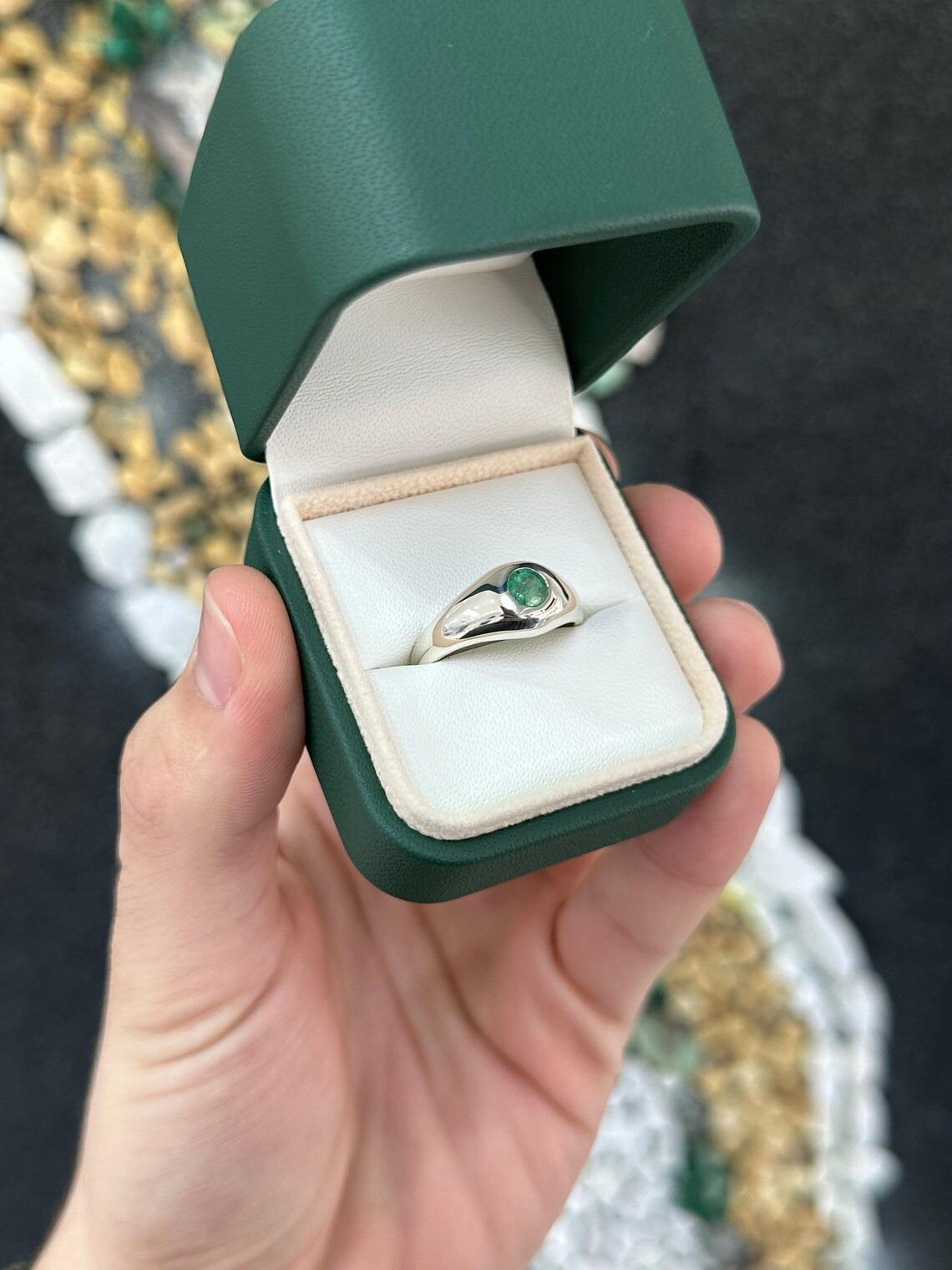 0.60ct SS Medium Dark Green Round Natural Emerald Solitaire Bezel Men's Ring In New Condition For Sale In Jupiter, FL