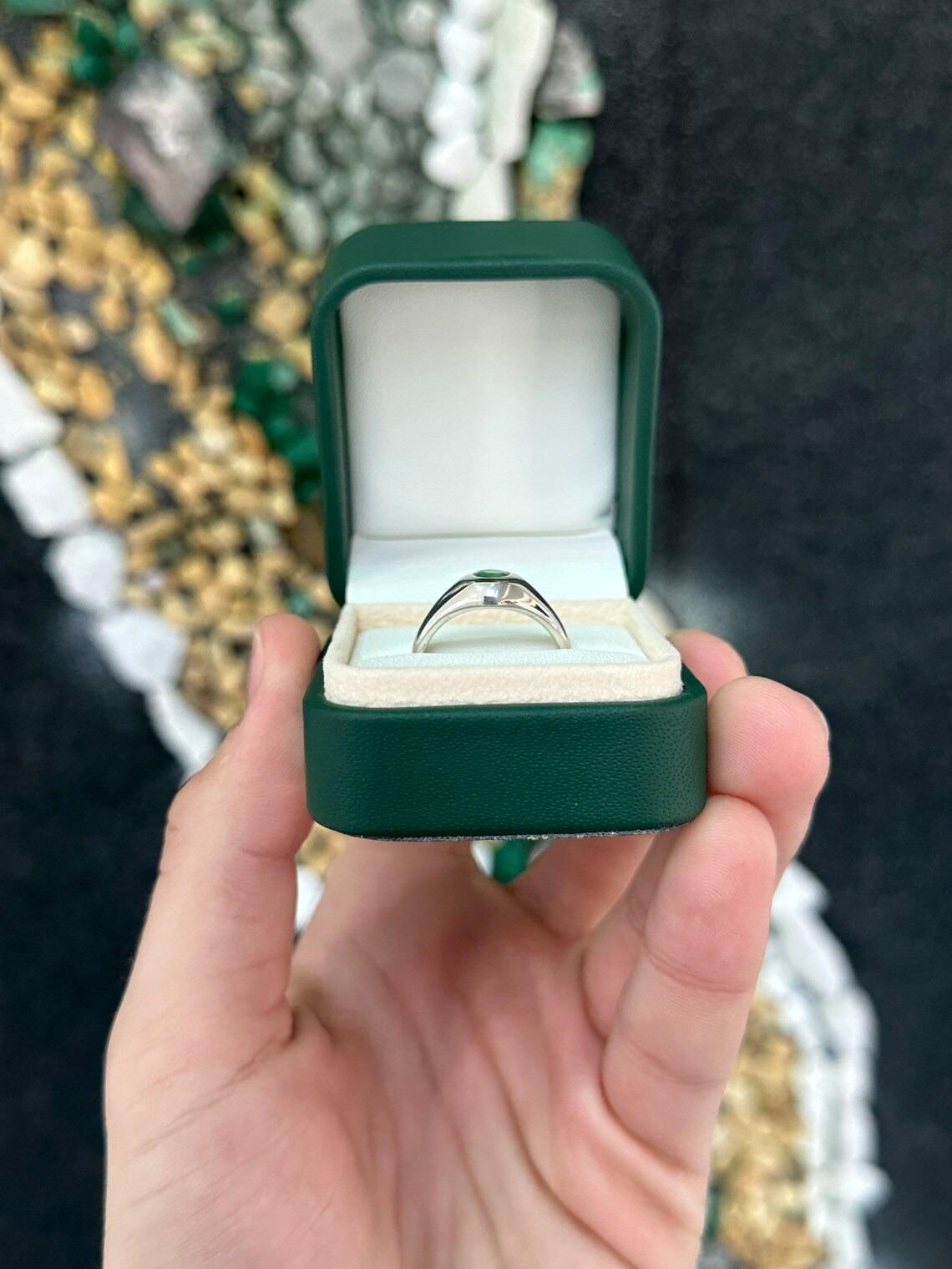 0.60ct SS Medium Dark Green Round Natural Emerald Solitaire Bezel Men's Ring For Sale 1