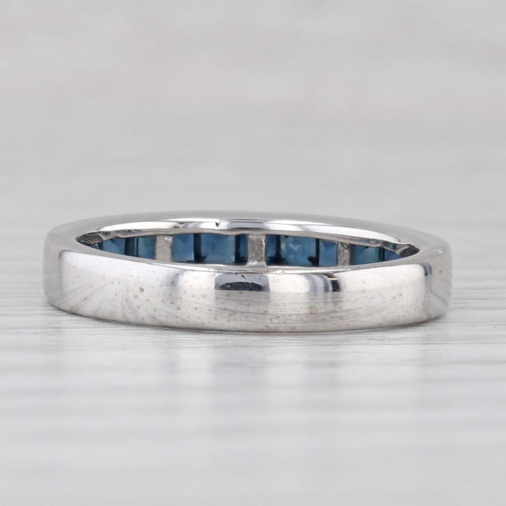 Quadrato Anello nuziale con zaffiro blu da 0,60 carati in oro bianco 18 carati impilabile Misura 6,25 in vendita