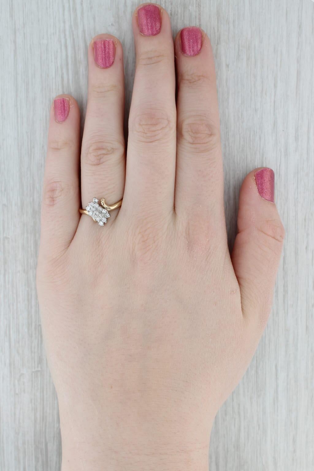 Bague bypass en or jaune 14 carats avec grappe de diamants de 0,60 ctw, taille 8,75 en vente 3