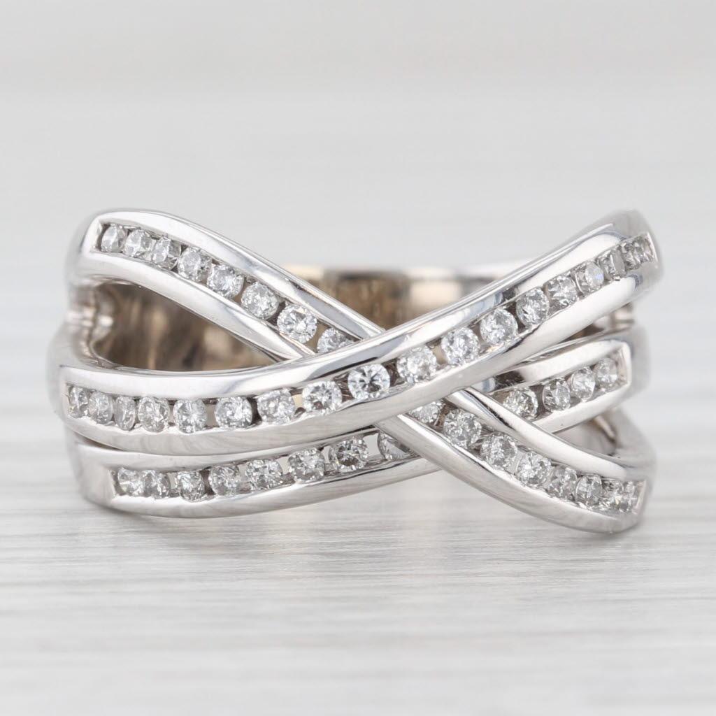 Anello a fascia con sovrapposizione di diamanti da 0,60 ct. in oro bianco 14k misura 7,25 In condizioni buone in vendita a McLeansville, NC