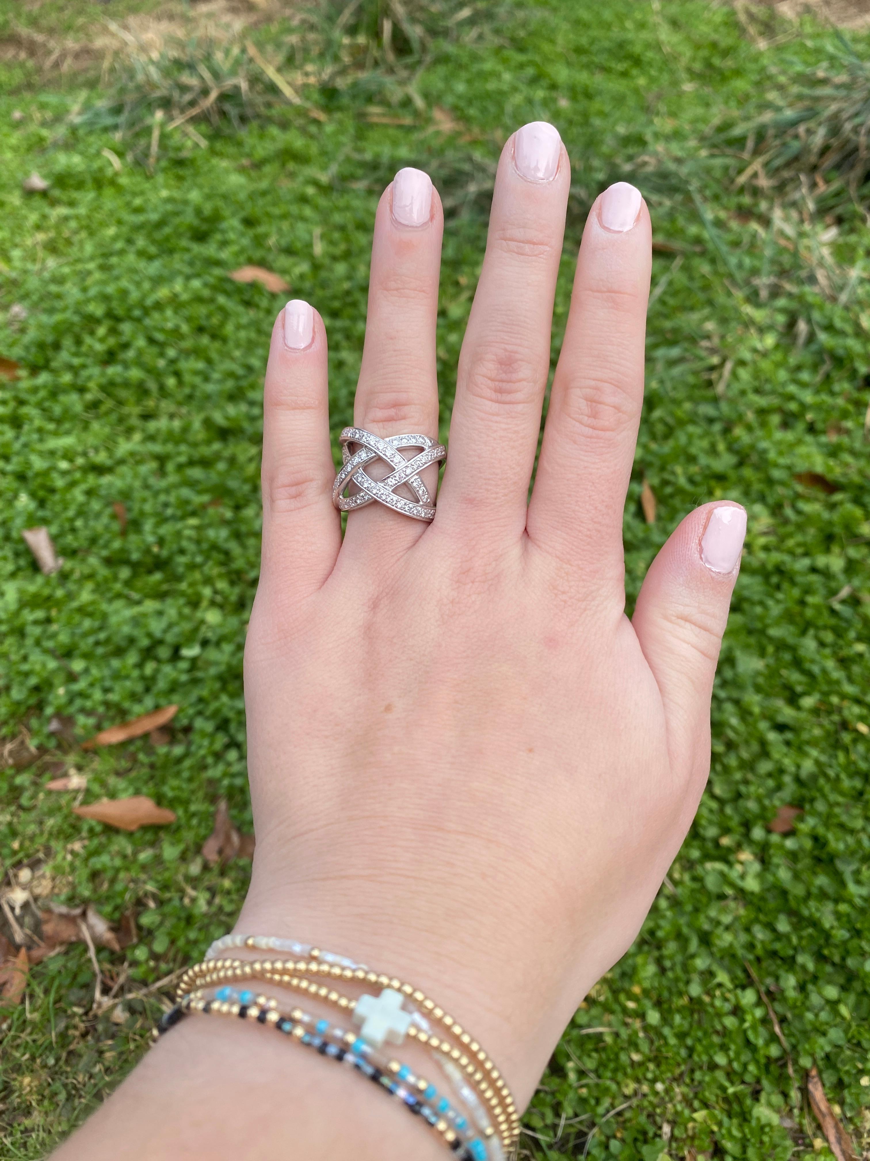 Bague fantaisie torsadée en or blanc 18 carats avec diamants de 0,60 ctw, taille 6,75 en vente 1