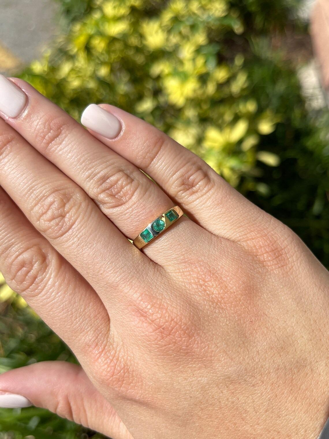 0.60tcw 14K Medium Green Round & Princess Cut Emerald Bezel Set Three Stone Band For Sale 1