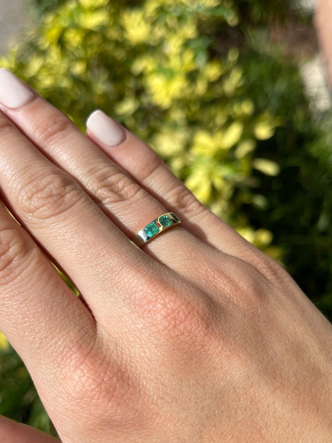 0.60tcw 14K Medium Green Round & Princess Cut Emerald Bezel Set Three Stone Band For Sale 2