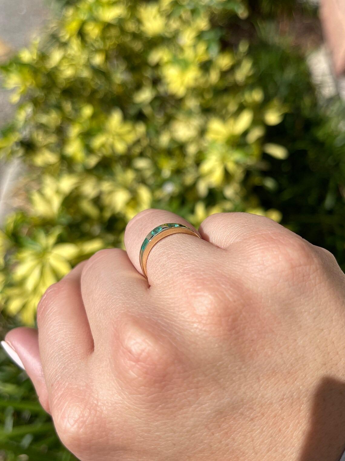 0.60tcw 14K Medium Green Round & Princess Cut Emerald Bezel Set Three Stone Band For Sale 3