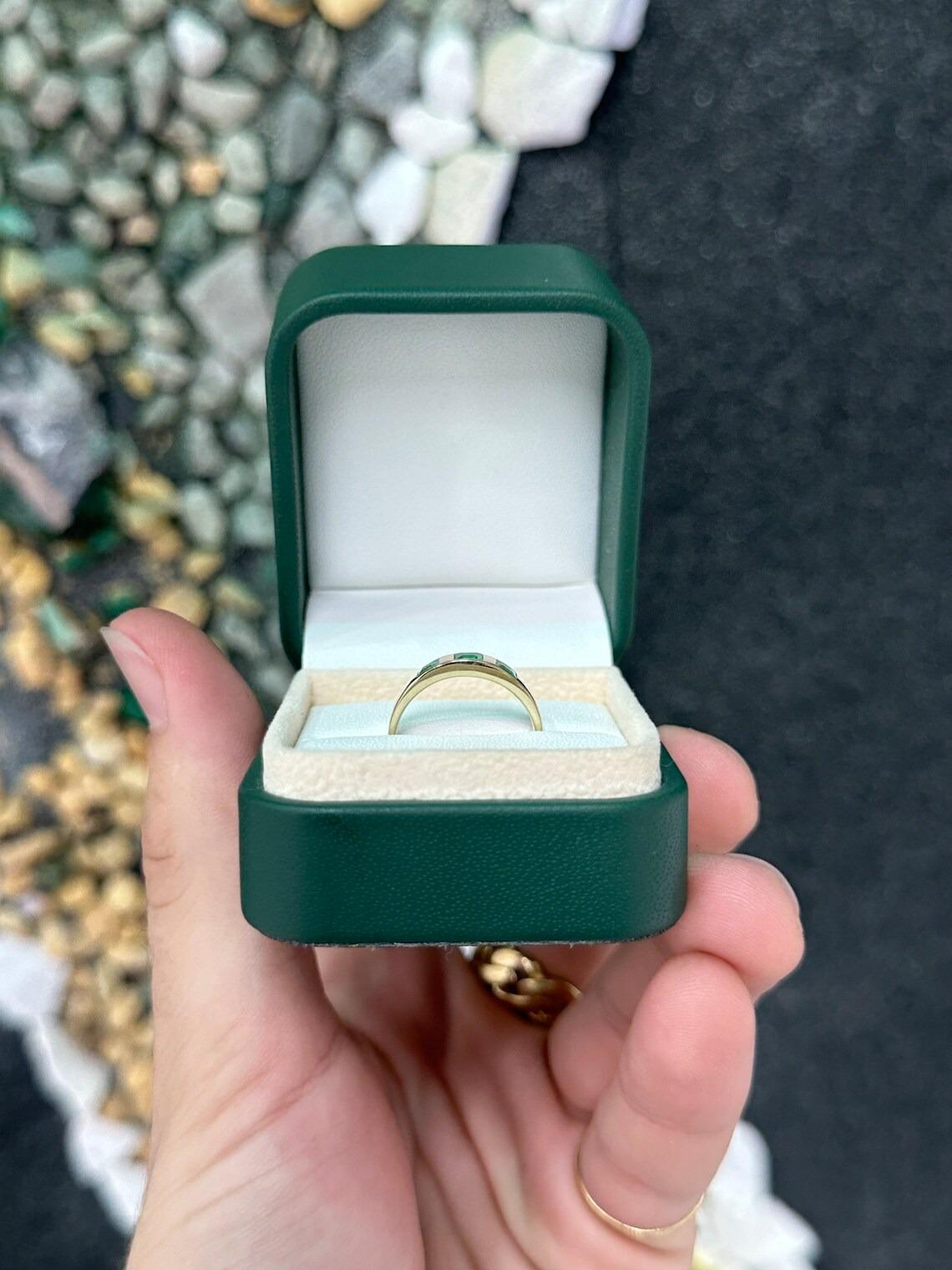 0.60tcw 14K Princess Cut Emerald Bezel Set Three Stone Band Gold Unisex Ring For Sale 2