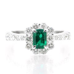 Bague en platine de 0,61 carat d'émeraudes et de diamants d'un vert Vivid naturel