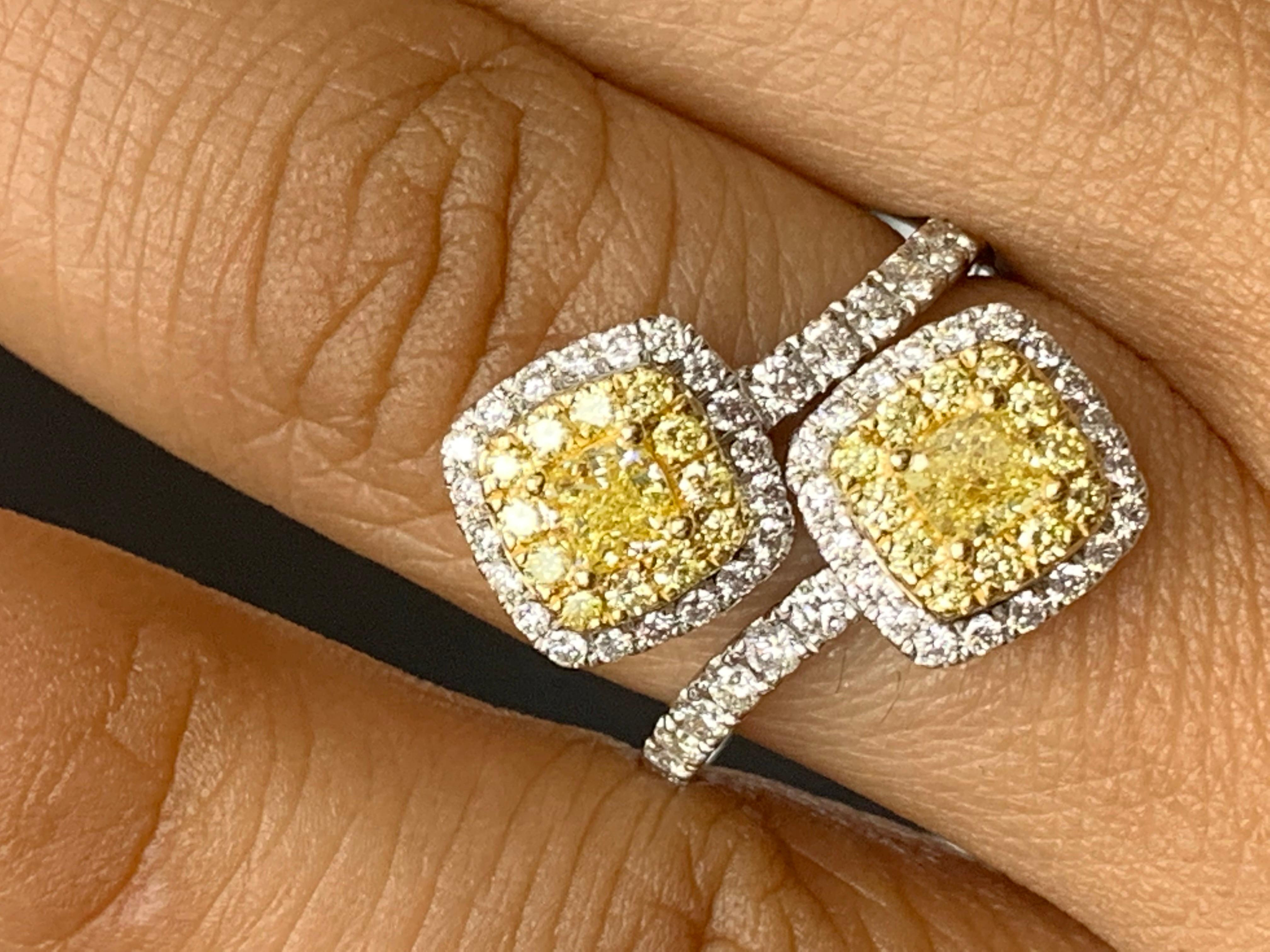 Moderno Anello Toi Et Moi con diamante giallo e bianco da 0,61 carati e taglio a cuscino in oro misto 18 carati in vendita