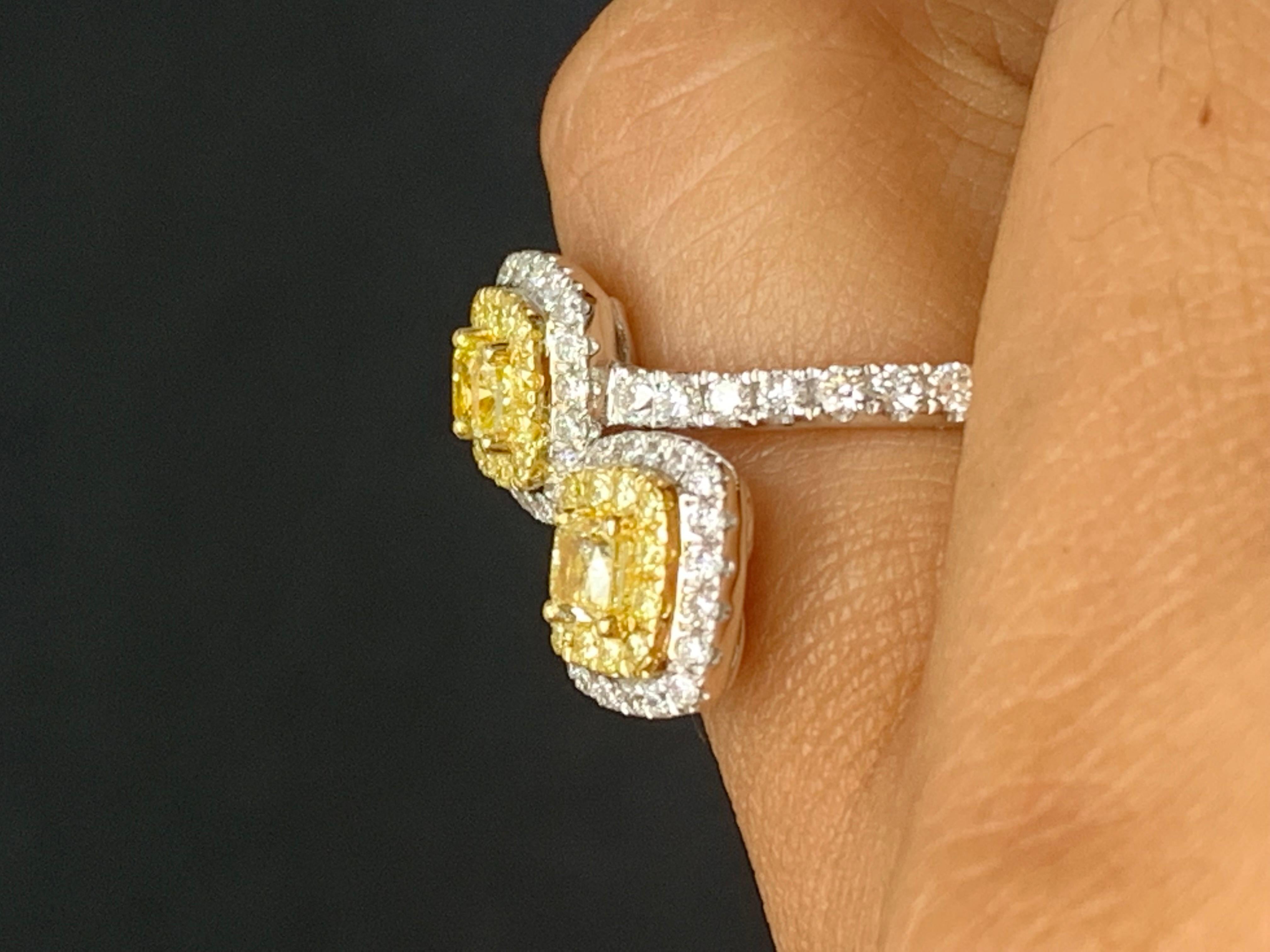 Anello Toi Et Moi con diamante giallo e bianco da 0,61 carati e taglio a cuscino in oro misto 18 carati in vendita 1
