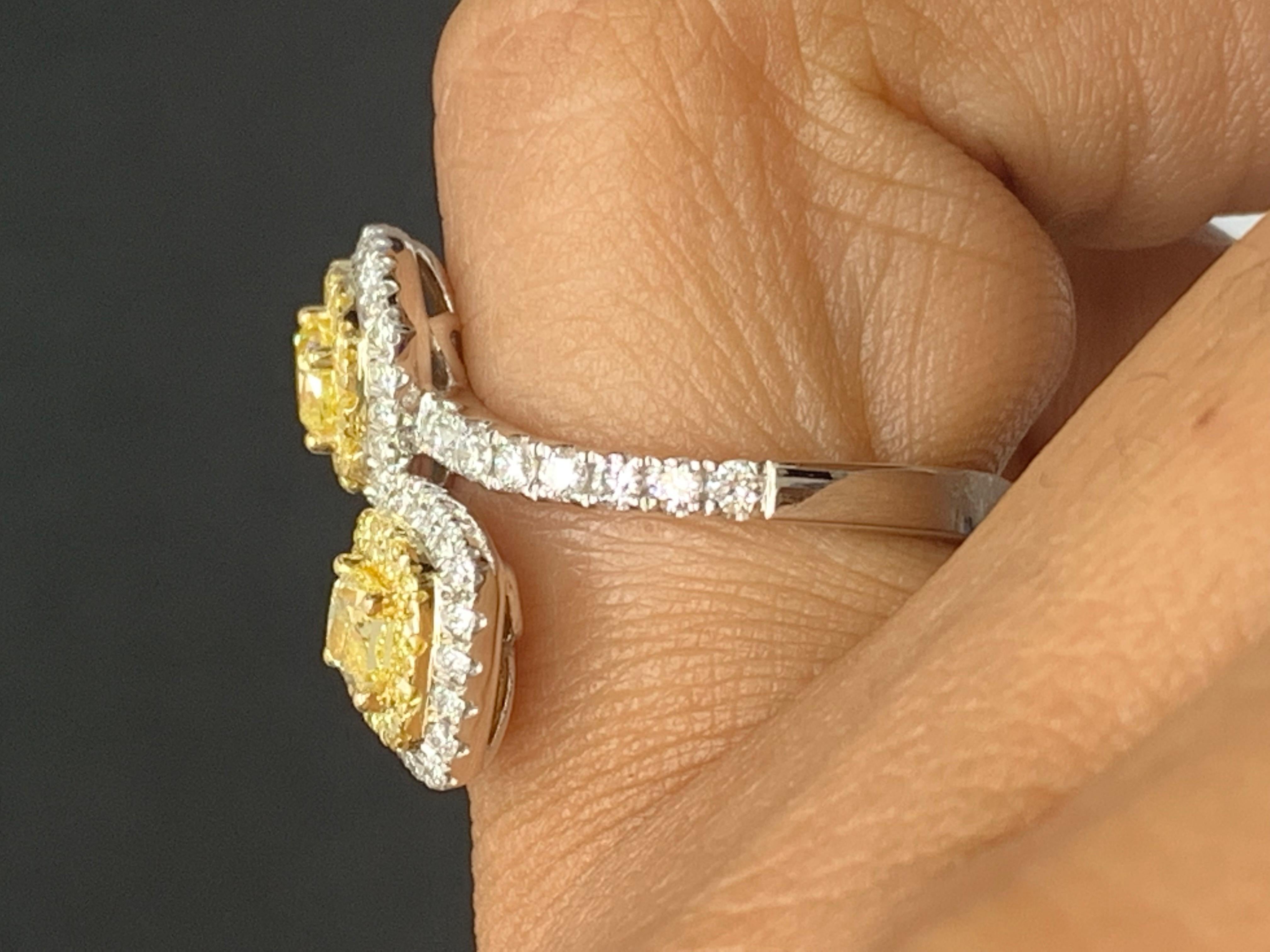 Anello Toi Et Moi con diamante giallo e bianco da 0,61 carati e taglio a cuscino in oro misto 18 carati in vendita 2