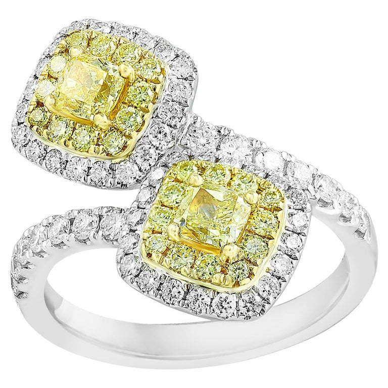 0.61 Carat Cushion Cut Yellow and White Diamond Toi Et Moi Ring 18K Mix  Gold For Sale at 1stDibs