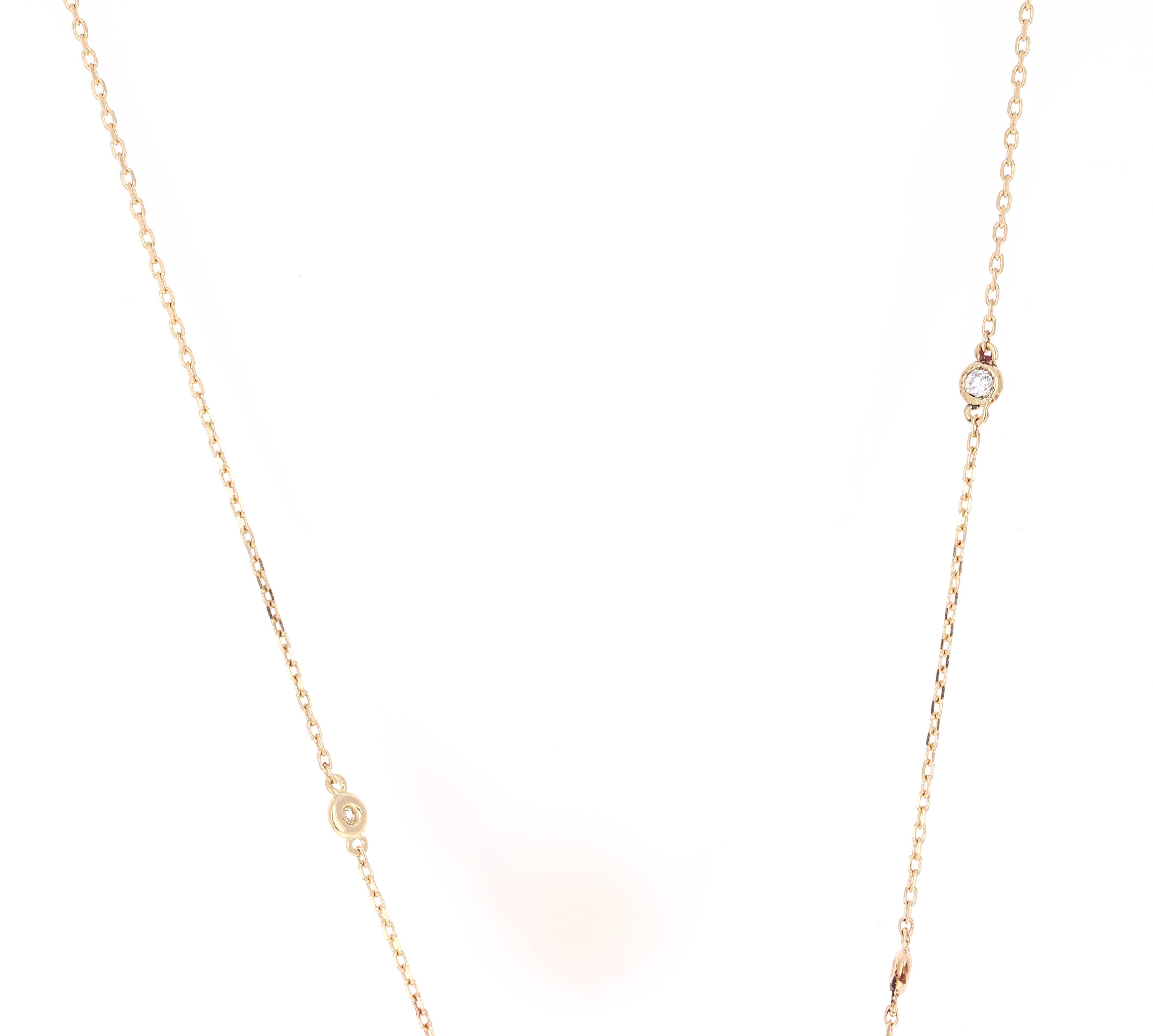 Dieser schöne Designer inspiriert Kreis Anhänger hat 65 Rundschliff Diamanten (Klarheit: SI, Farbe: F), die 0,61 Karat wiegen und kommt mit einem schönen Diamond by Yard Stil Halskette. 

Es ist wunderschön in 14 Karat Gelbgold kuratiert und wiegt