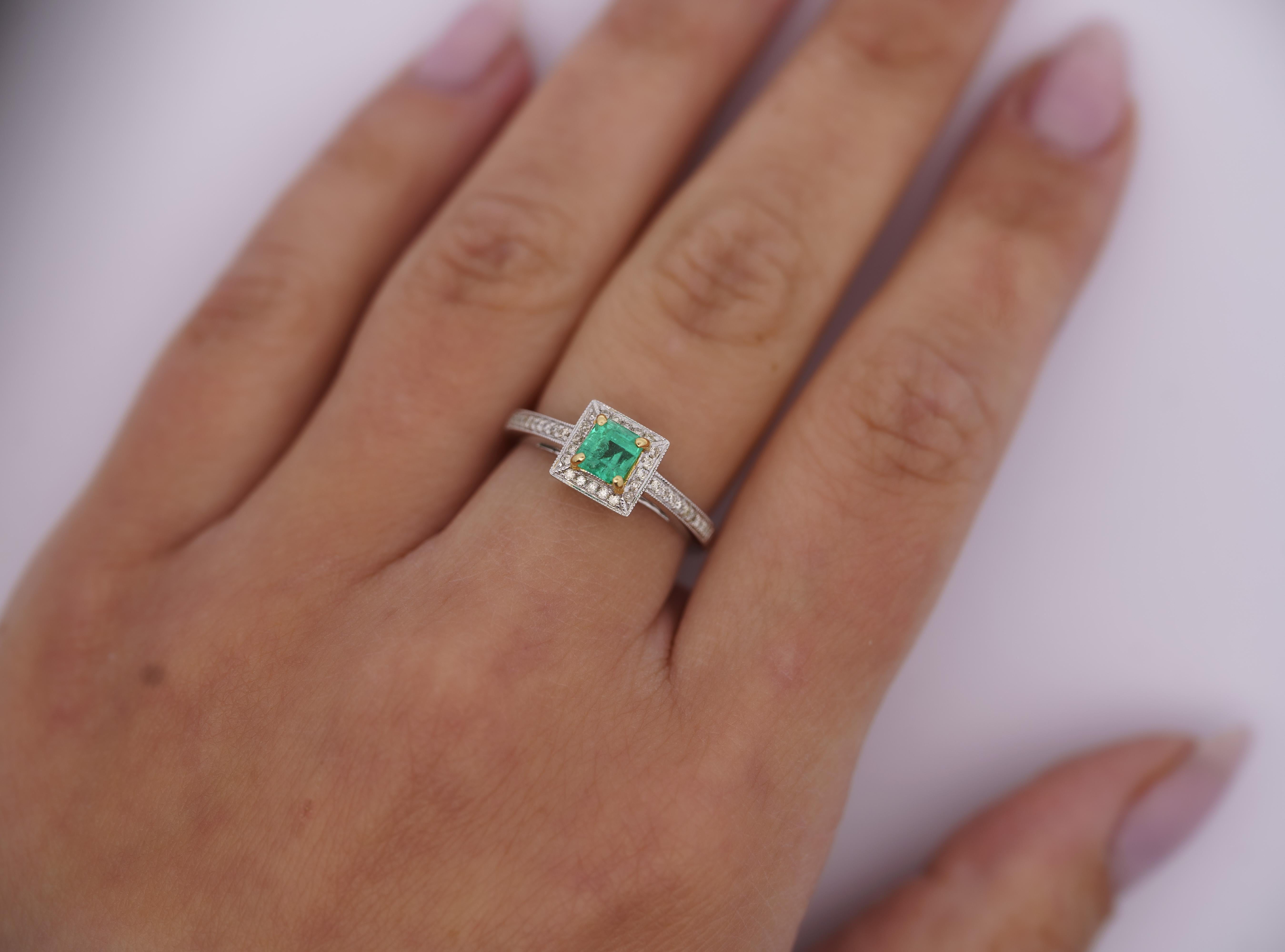 0.61 Carat Emerald & Diamond Square Shape Ring in 14K White Gold Size 6.5 For Sale 2