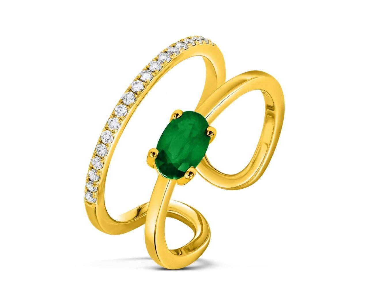 Oval Cut 0.61 Carat Emerald Round Diamonds 18 Karat Yellow Gold Ring For Sale