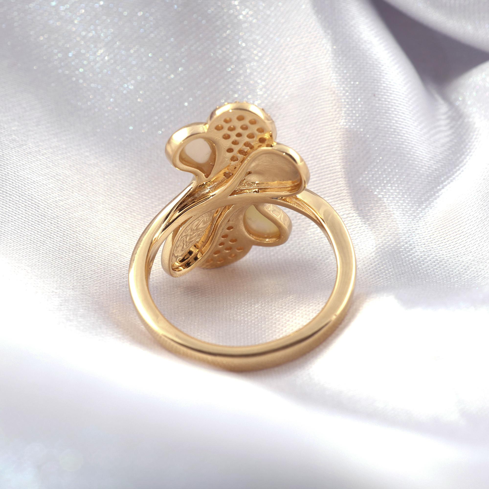 Im Angebot: 0,61 Karat Perlmutt Edelstein Ring 0,30 Karat Diamant 18 Karat Gelbgold () 2