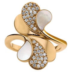 0.61 Carat Mother of Pearl Gemstone Ring 0.30 Carat Diamond 18 Karat Yellow Gold
