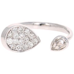 Bague cocktail en or blanc avec diamants taille ronde et poire de 0,61 carat