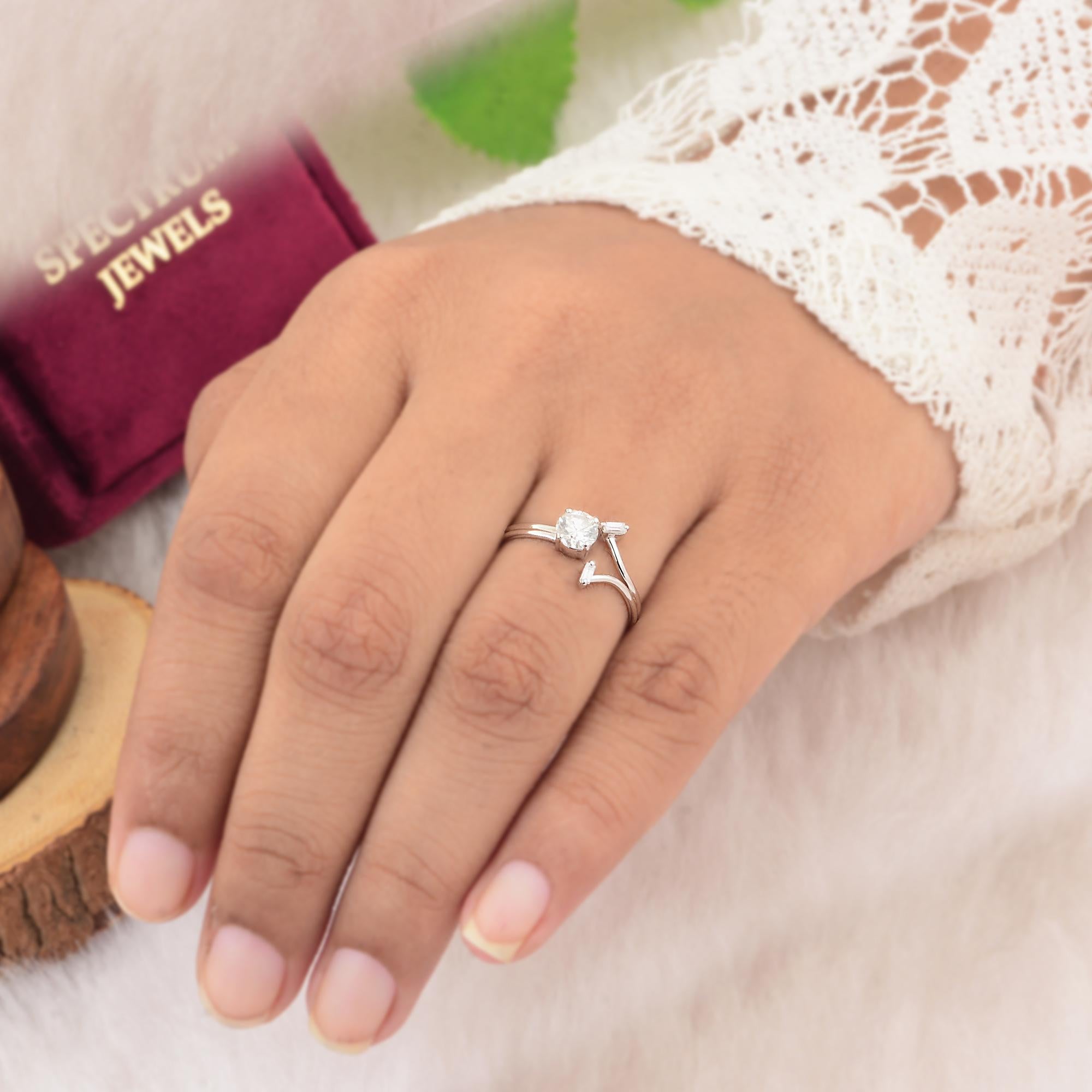 Taglio baguette 0,61 Carati SI/H Baguette Round Brilliante Cut Diamond Promise Ring Oro Bianco 10k in vendita