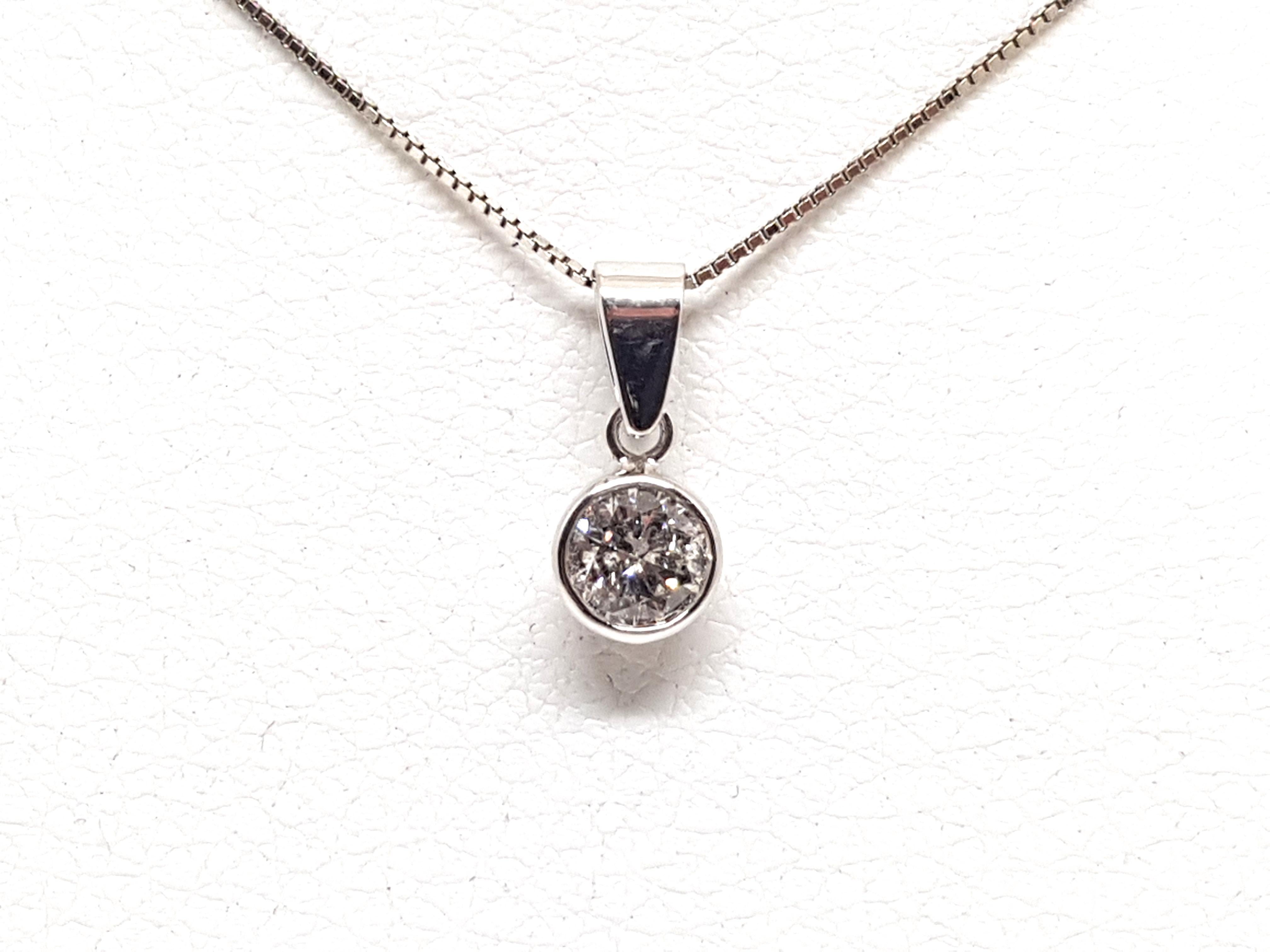 Pear Cut 0.61 Carat White Gold Necklace Diamond Solitaire Pendant For Sale