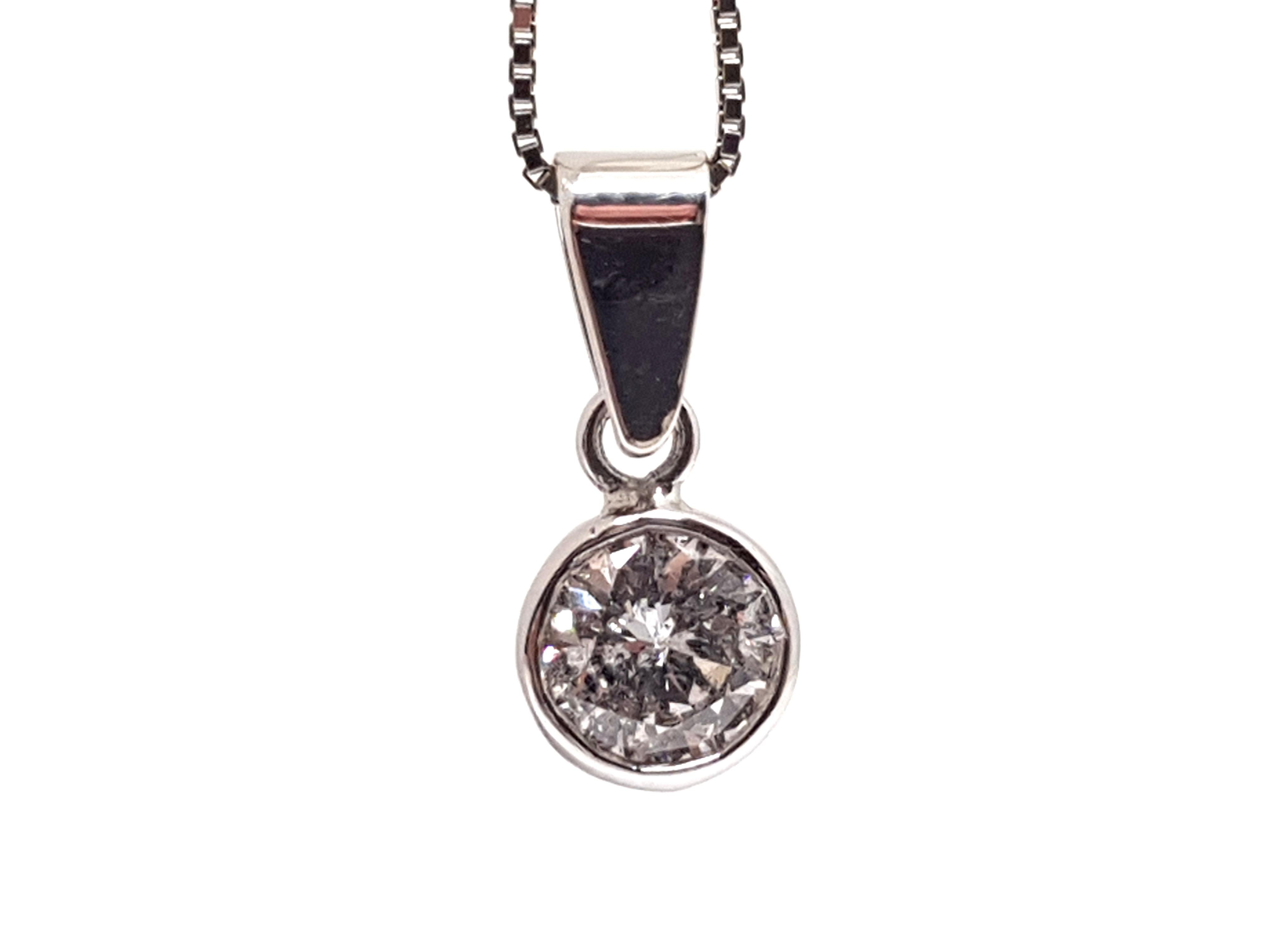 Women's 0.61 Carat White Gold Necklace Diamond Solitaire Pendant For Sale