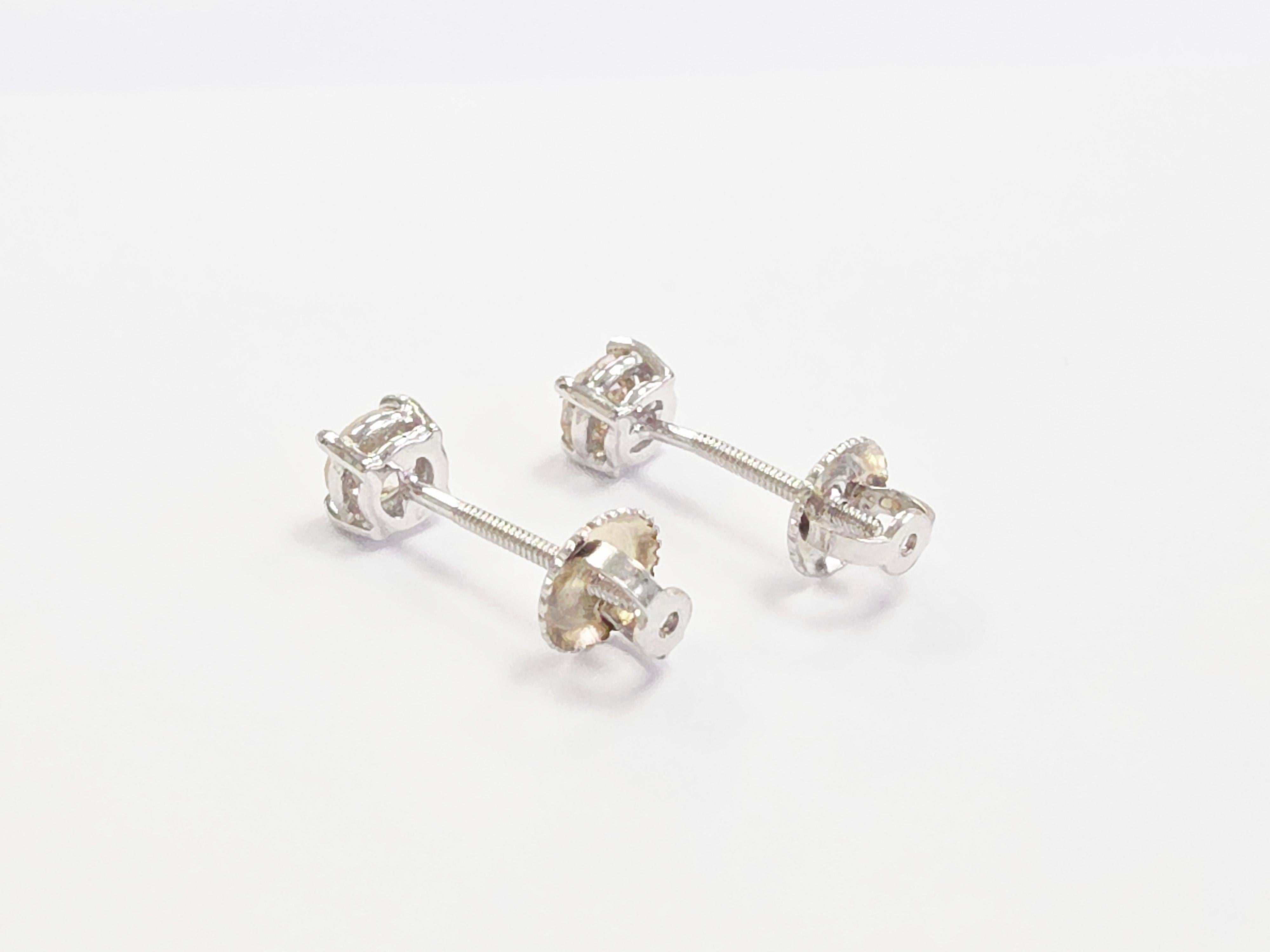 da uomo o donna 0,61 Carati di Diamante Naturale Forma Rotonda Borchie in Oro Bianco 14 Karati in vendita