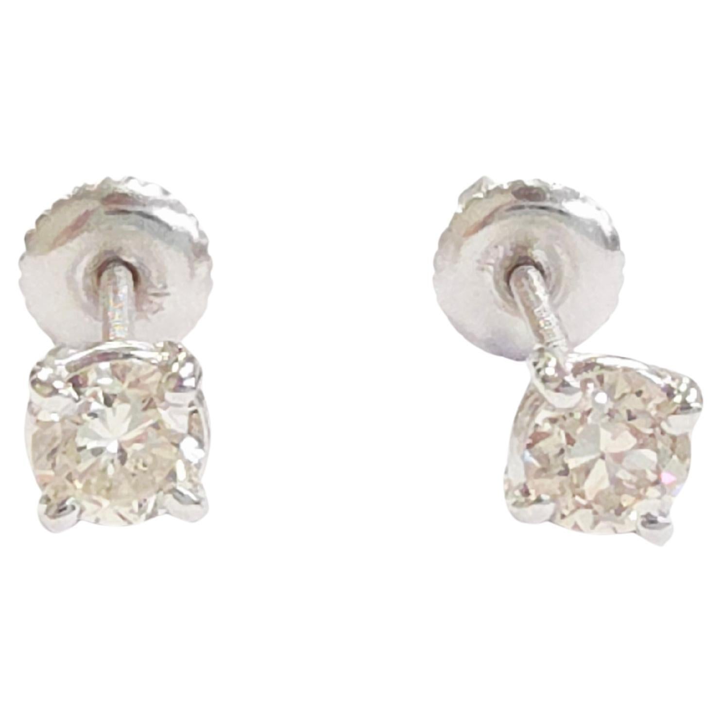 0,61 Carati di Diamante Naturale Forma Rotonda Borchie in Oro Bianco 14 Karati in vendita