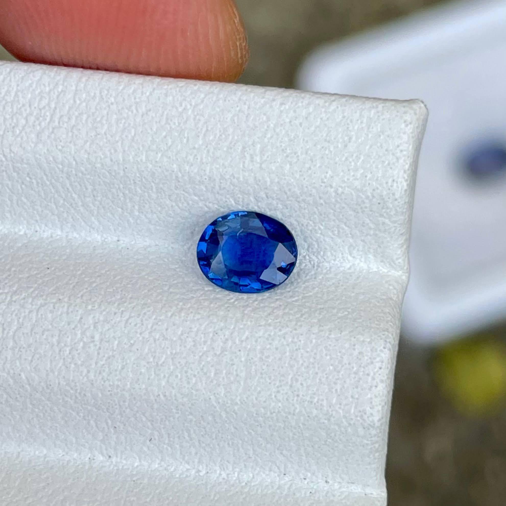 Pierre précieuse du Sri Lanka, saphir bleu doux de 0,61 carat, taille ovale Neuf - En vente à Bangkok, TH