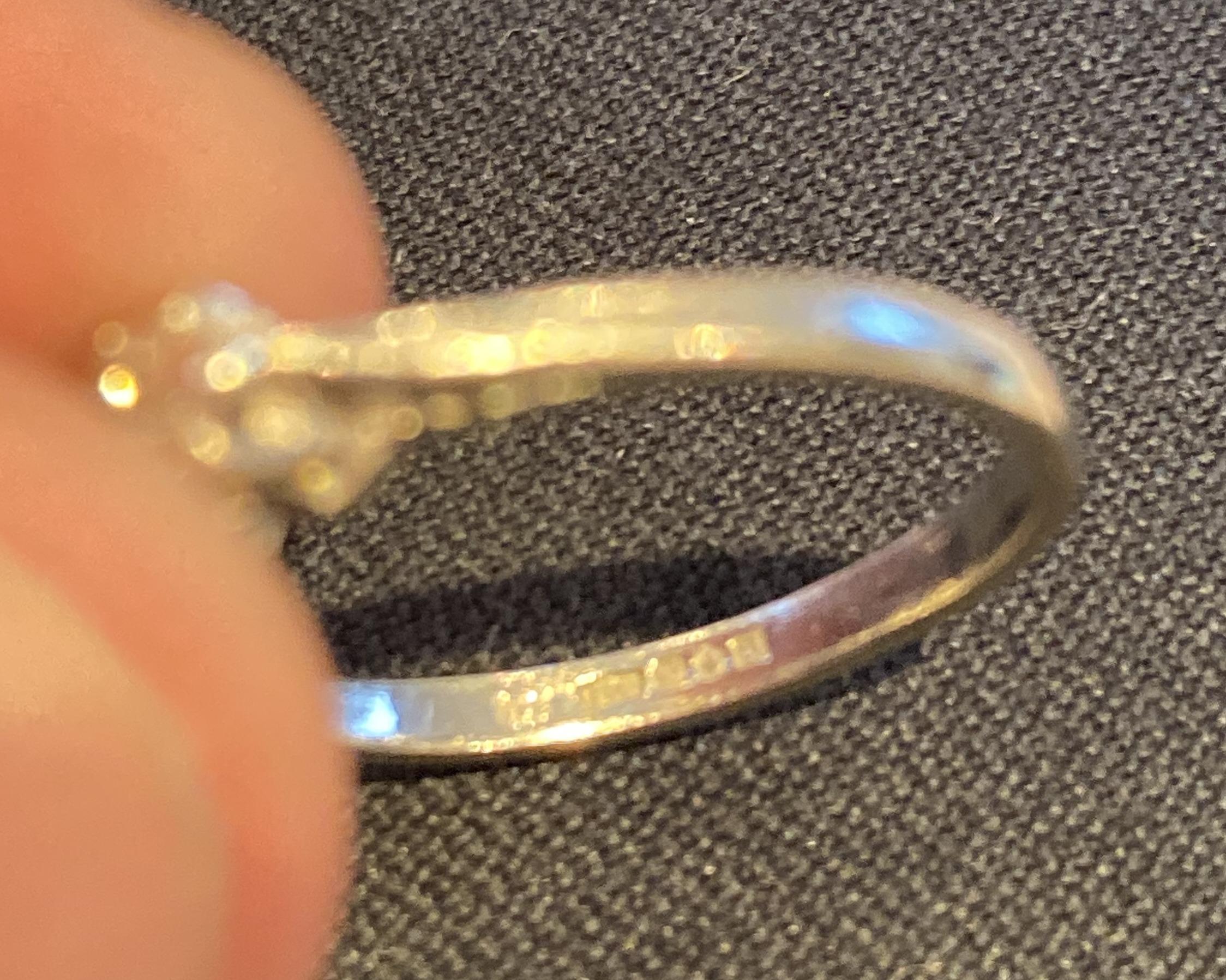 Anello a tre pietre con diamante da 0,61 carati e platino 950 per l'eternità in vendita 4
