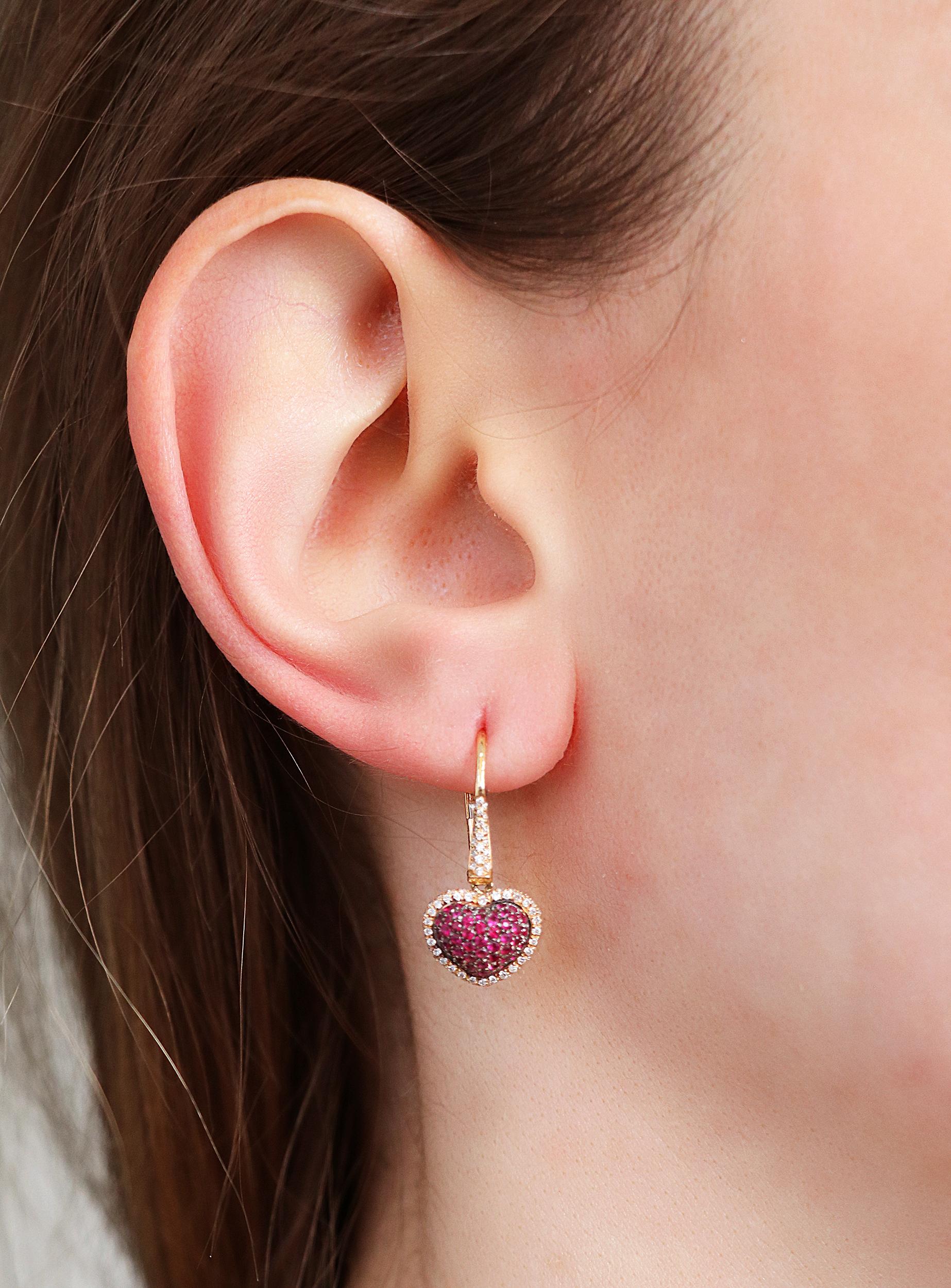 0.61 Rubies 0.41 White Gvs Diamonds 18 Karat Pink Gold Hearts Dangles Earrings In New Condition For Sale In Valenza, IT