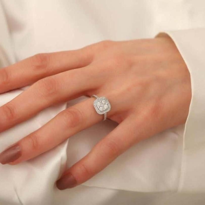 0,61 Karat Diamant-Cluster-Ring (Moderne) im Angebot