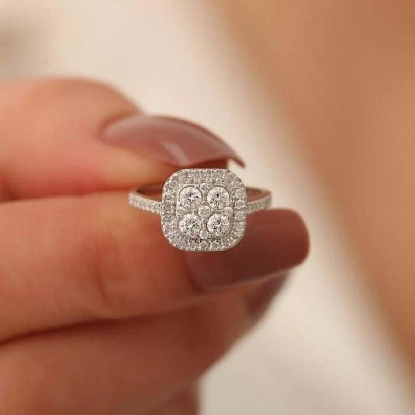 0,61 Karat Diamant-Cluster-Ring (Rundschliff) im Angebot