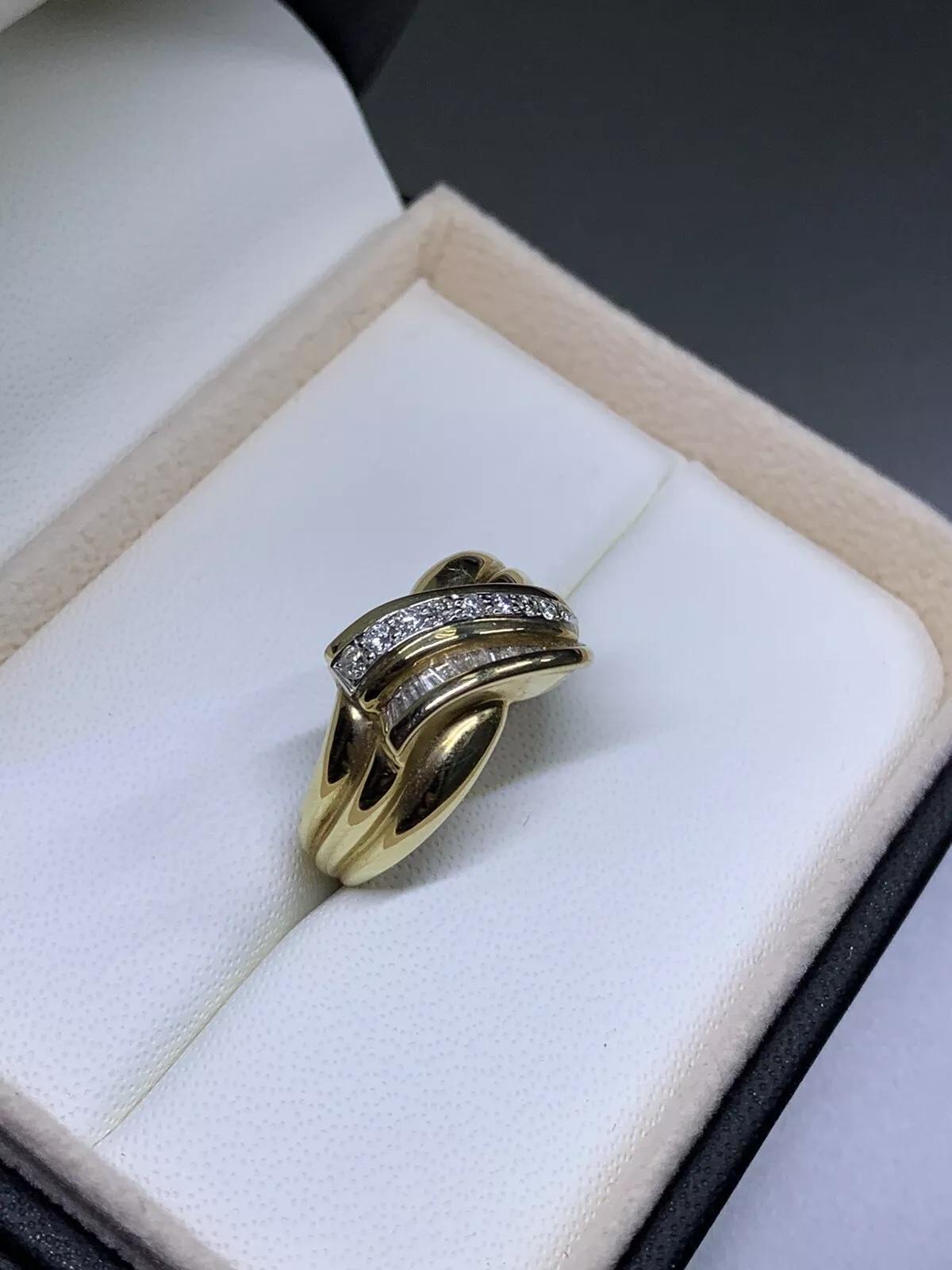 0,61 ct Diamante Twist Anillo de Compromiso Solitario Chunky Oro Amarillo 14 ct Corte redondo en venta