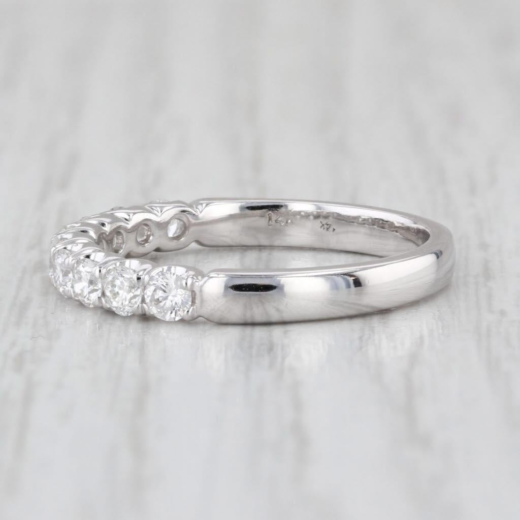 Taglio rotondo Fascia per anniversario con diamante da 0,61ctw in oro bianco 14k impilabile Sz 8-8,25 in vendita