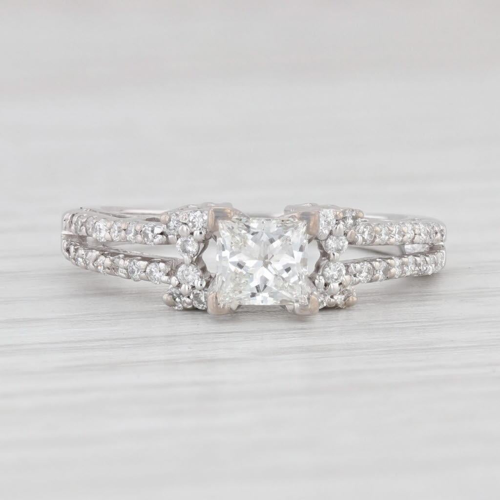 Taglio princess Anello di fidanzamento con diamante principessa da 0,61 carati in oro bianco 14k, misura 4,75 in vendita