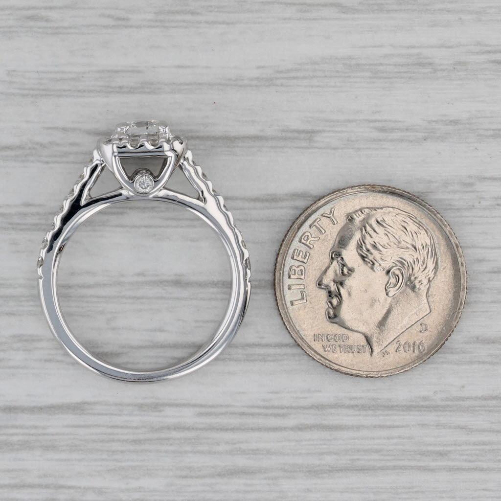 Anello di fidanzamento con diamante aureolato da 0,61 carati in oro bianco 14k, misura 5 in vendita 2