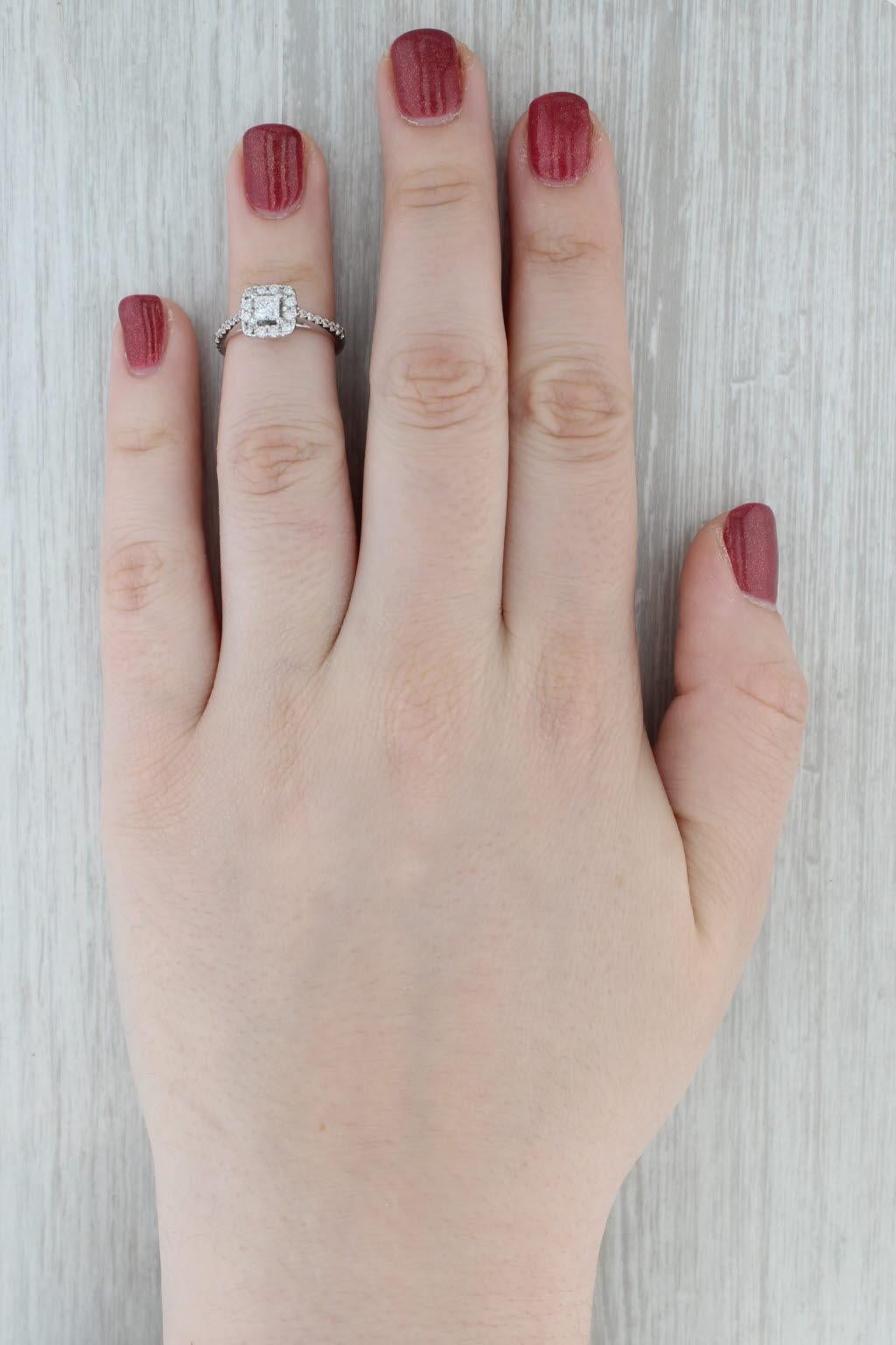 Anello di fidanzamento con diamante aureolato da 0,61 carati in oro bianco 14k, misura 5 in vendita 4