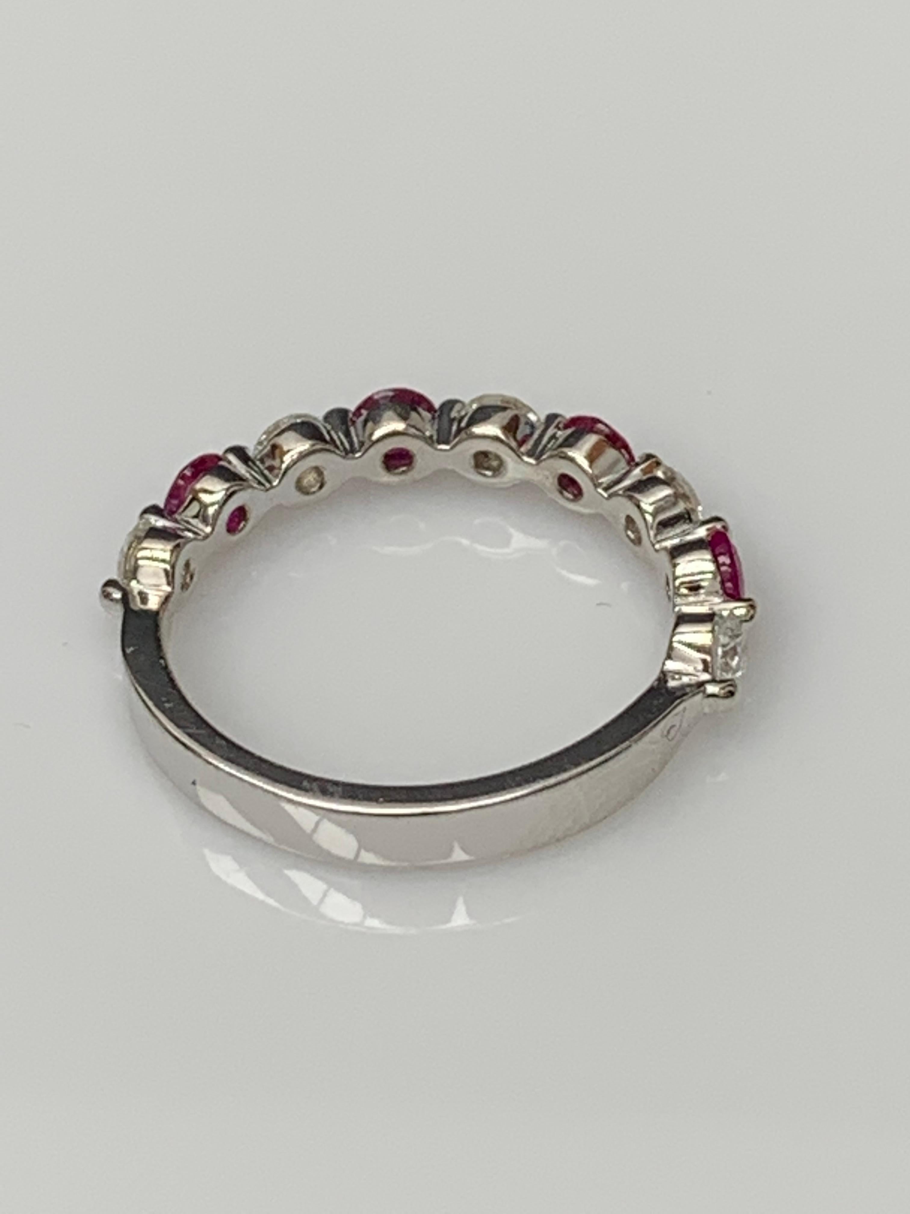Alliance  9 pierres en or blanc 14 carats avec rubis taille brillant de 0,62 carat et diamants Pour femmes en vente