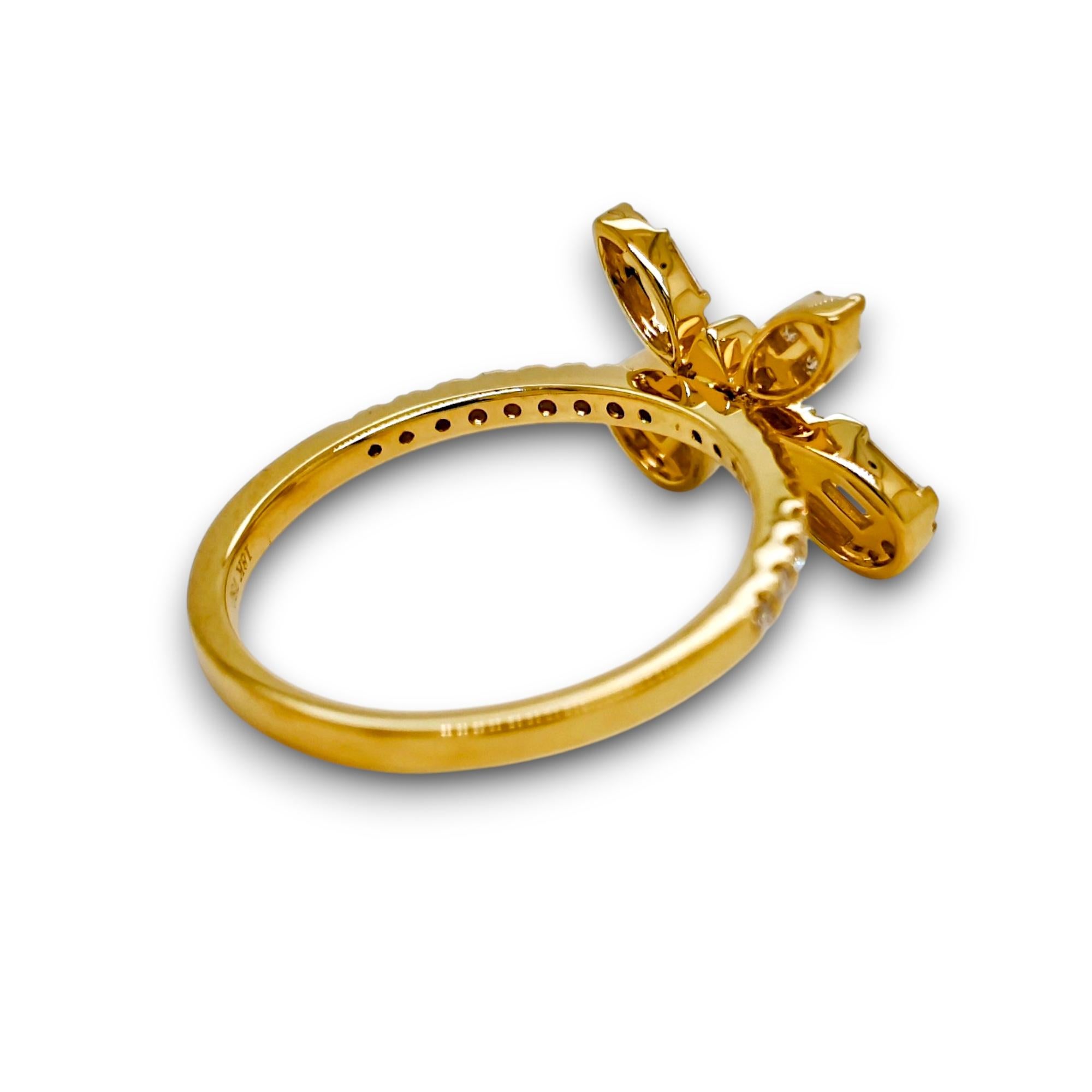 10 diamanti bianchi a baguette affusolata: 0,31 Carati
34 diamanti tondi bianchi: 0,31 Carati
Metallo: Oro giallo 18 carati, 3,40 grammi
