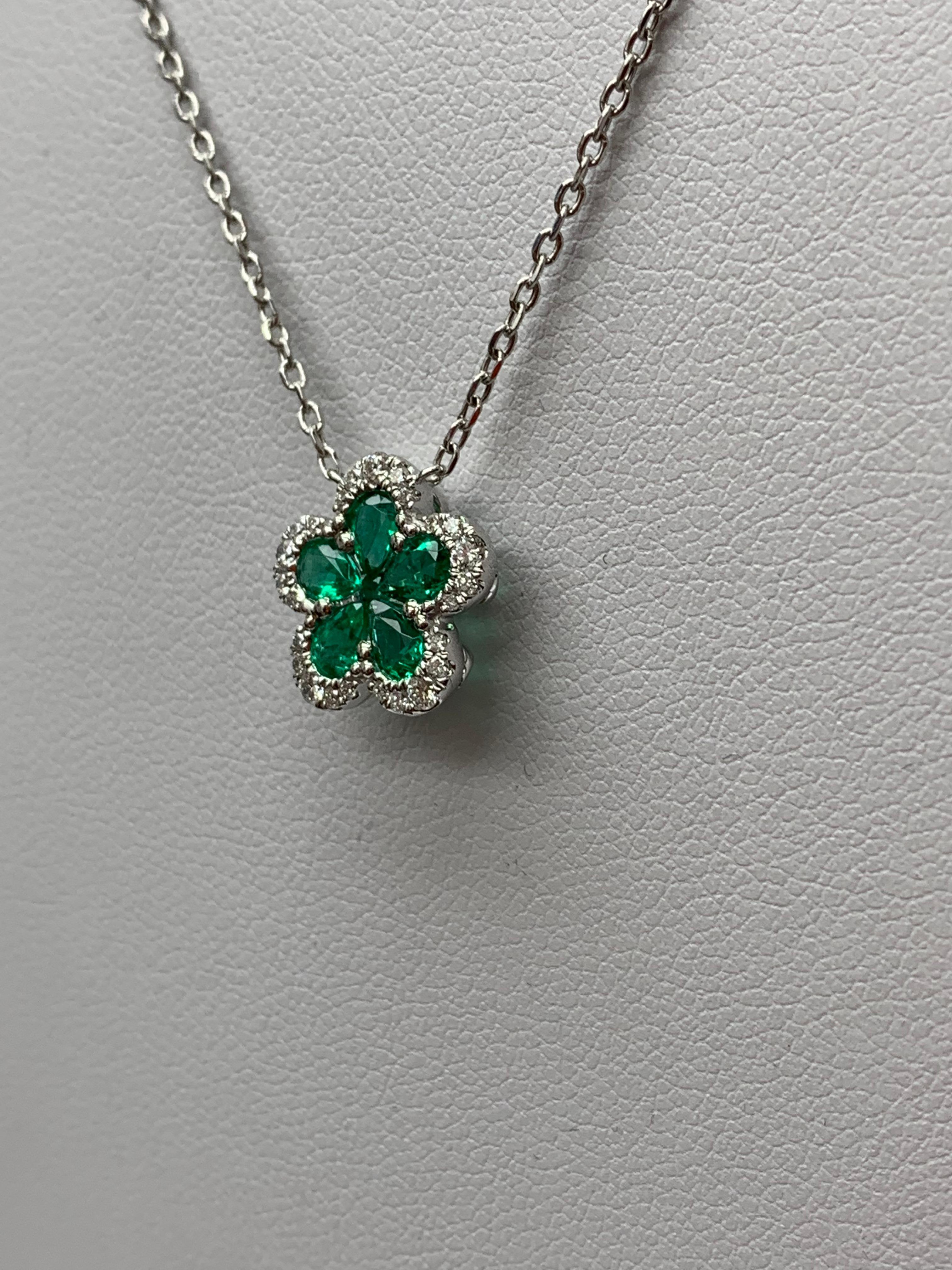 Collier pendentif en or blanc 18 carats avec rubis et diamants de 0,62 carat en forme de fleur en vente 2