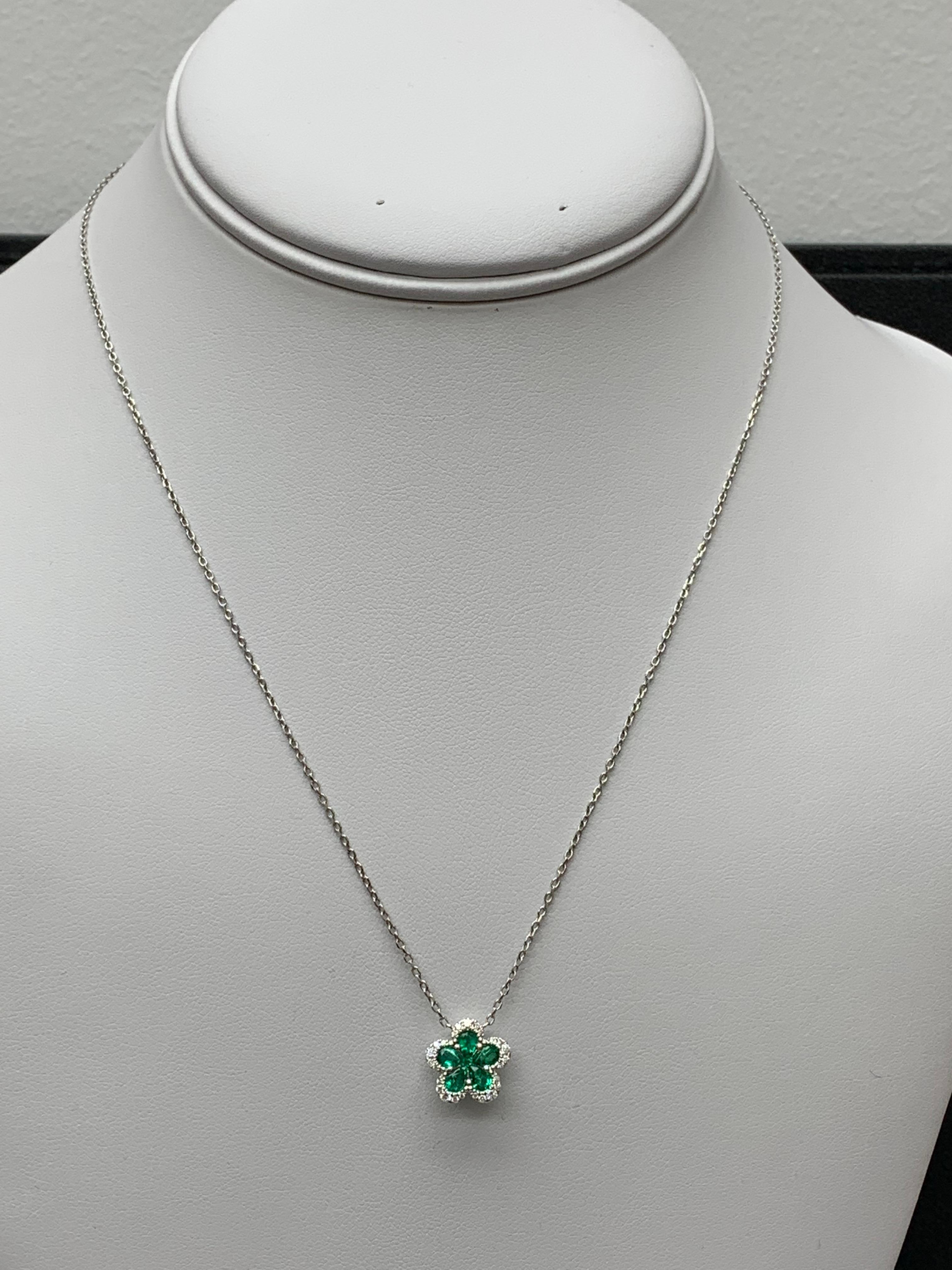 Collier pendentif en or blanc 18 carats avec rubis et diamants de 0,62 carat en forme de fleur en vente 3