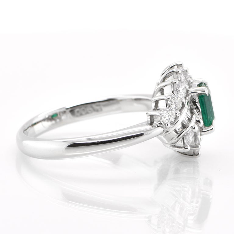 0.62 Carat, Natural Emerald and Diamond Ring Set in Platinum In New Condition For Sale In Tokyo, JP